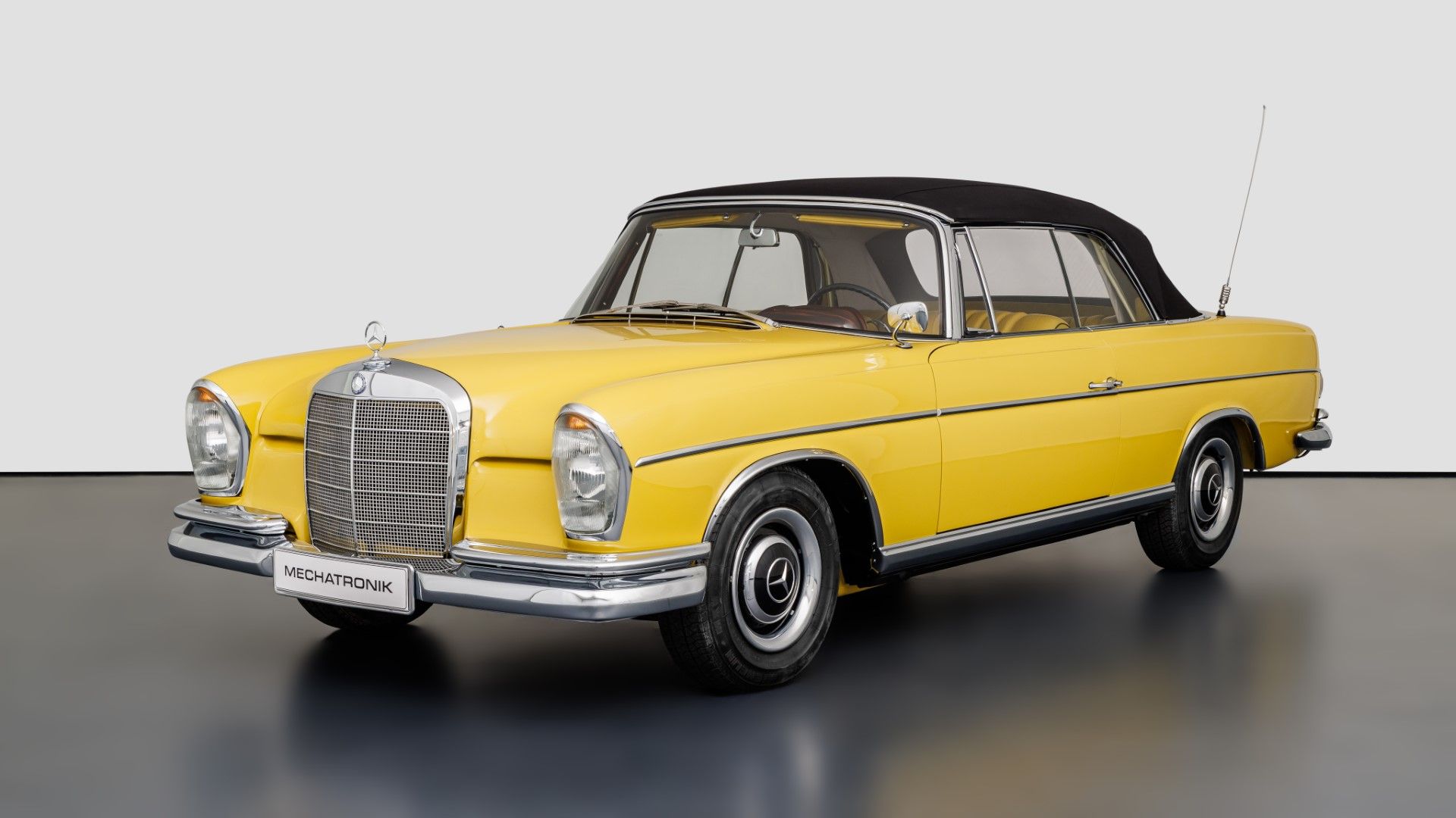 Mercedes-Benz W112 300 SE Cabriolet 4