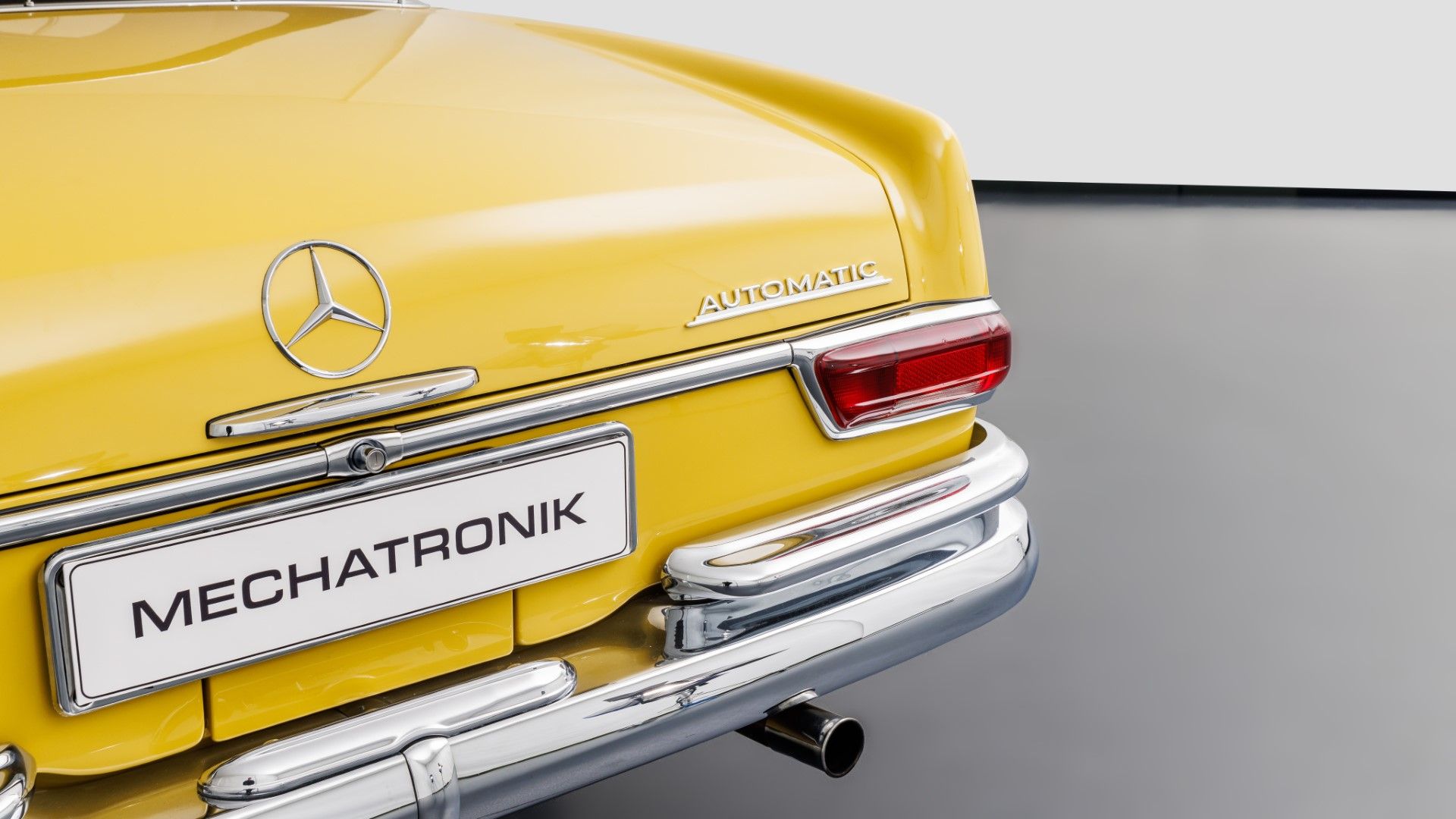 Mercedes-Benz W112 300 SE Cabriolet 9