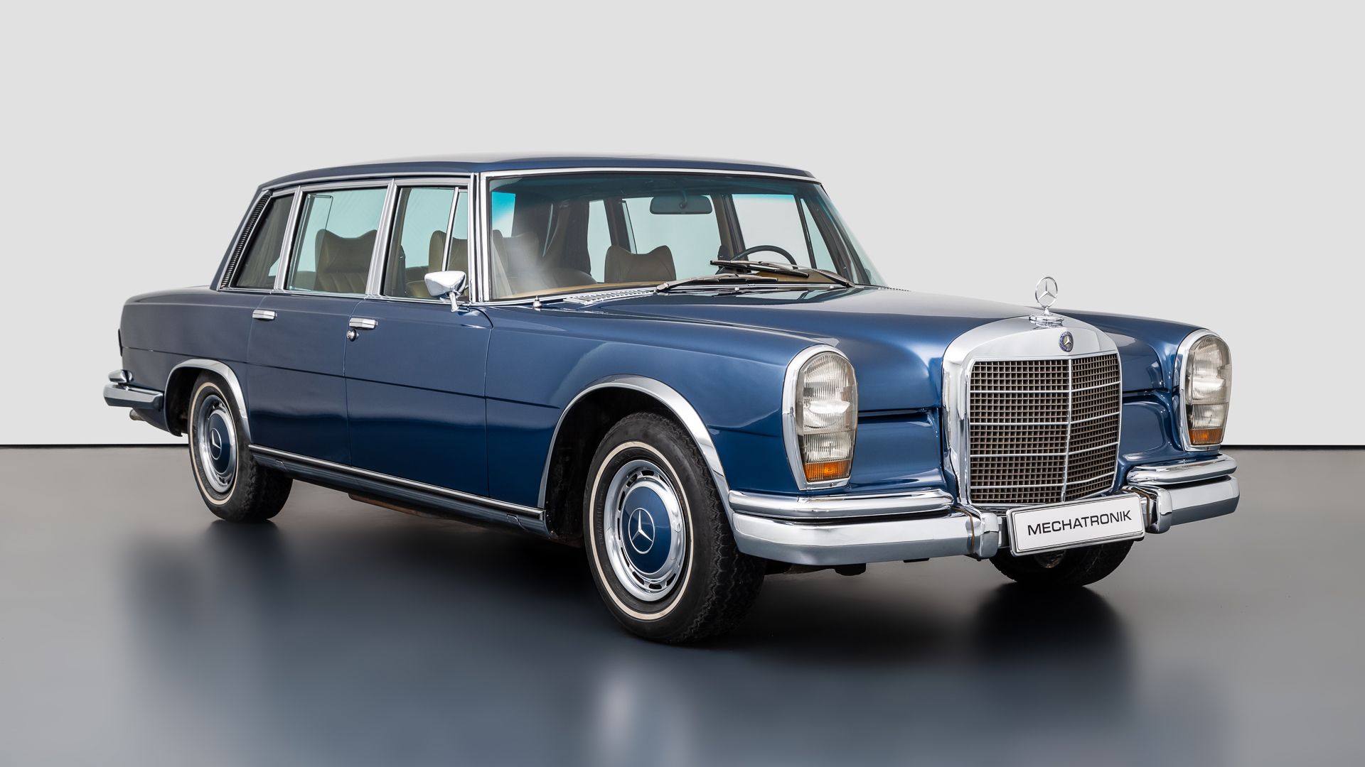 Mercedes-Benz W100 600 SWB 2
