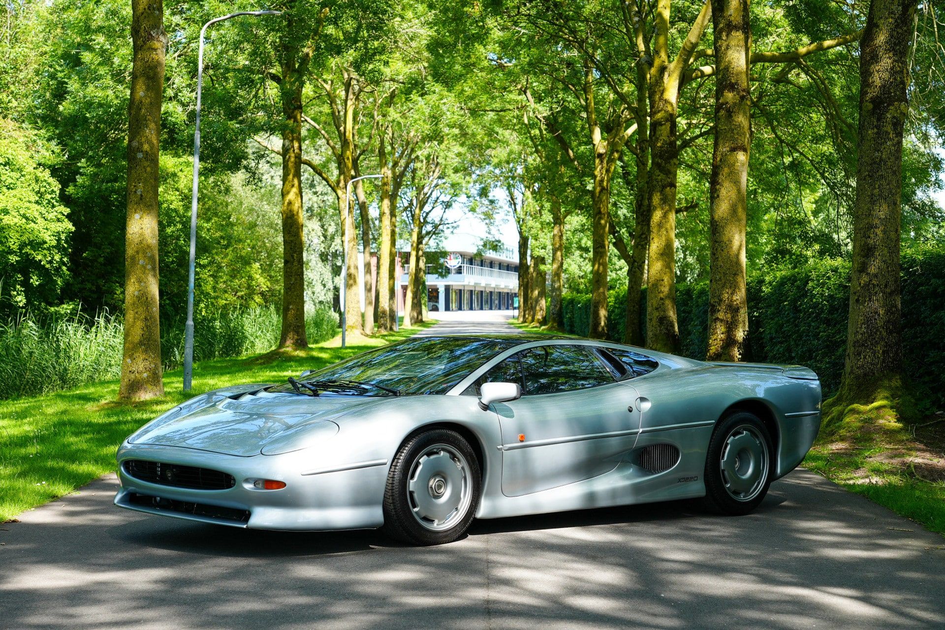 Jaguar XJ220 2