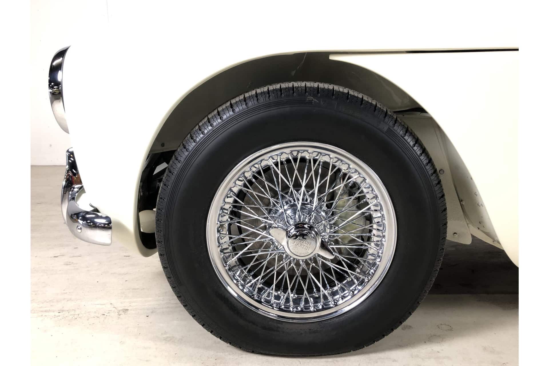 Aston Martin DB2/4 MK III 11
