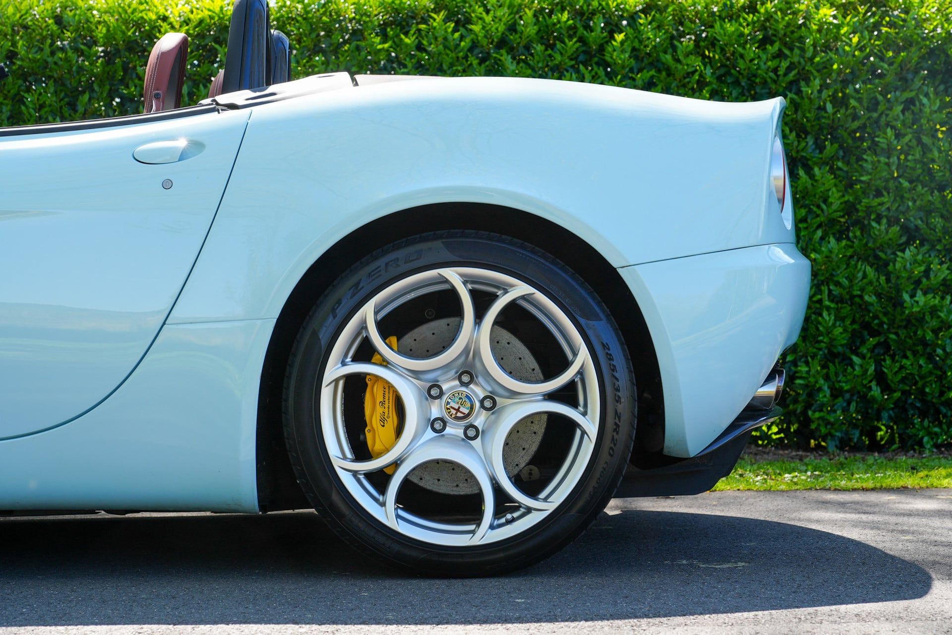 Alfa Romeo 8C Spider 10