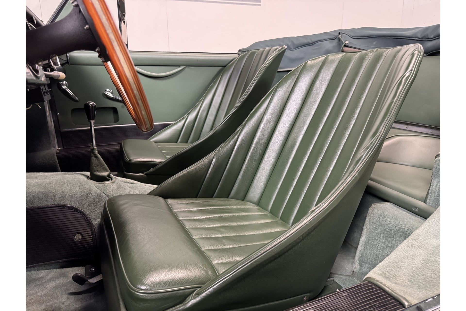 Aston Martin DB2/4 MK III 6