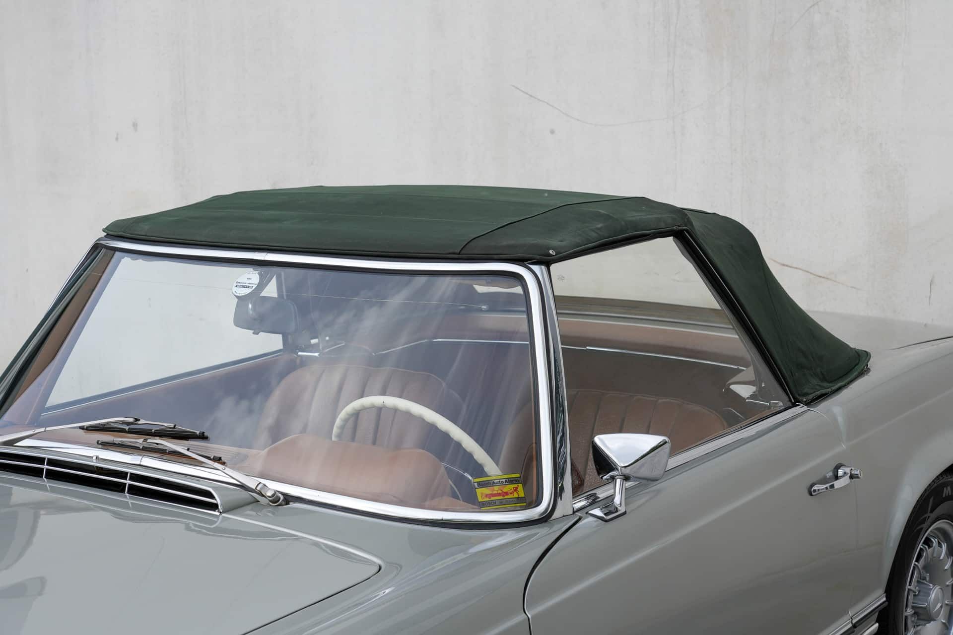 Mercedes-Benz 280SL Pagode 12
