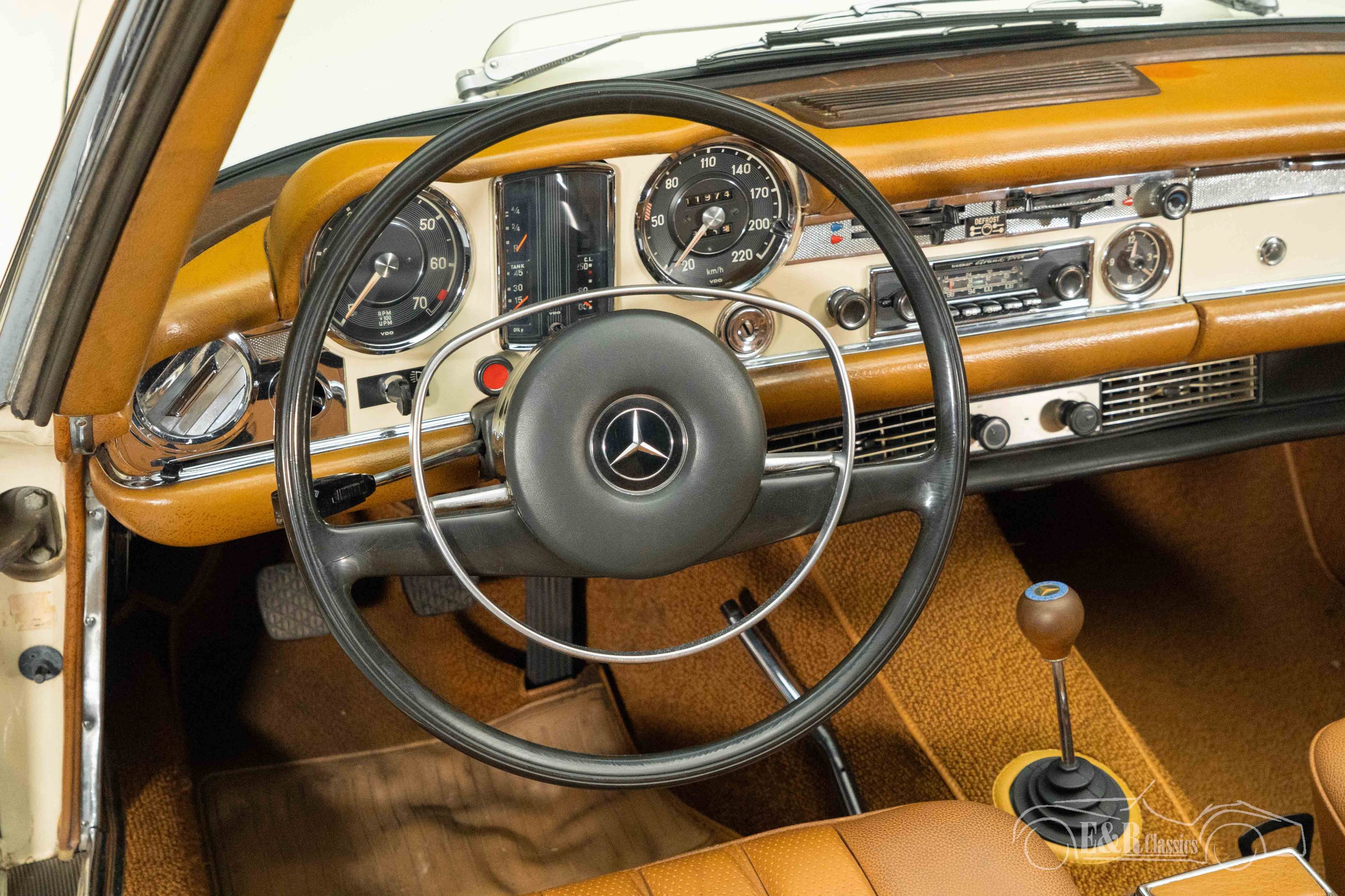 Mercedes-Benz 280 SL 3