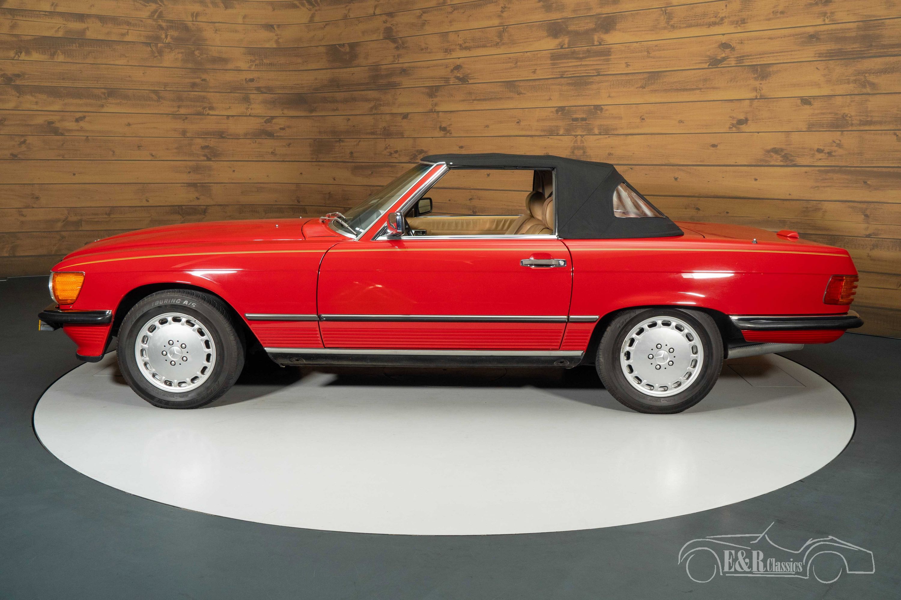 Mercedes-Benz 560 SL 6