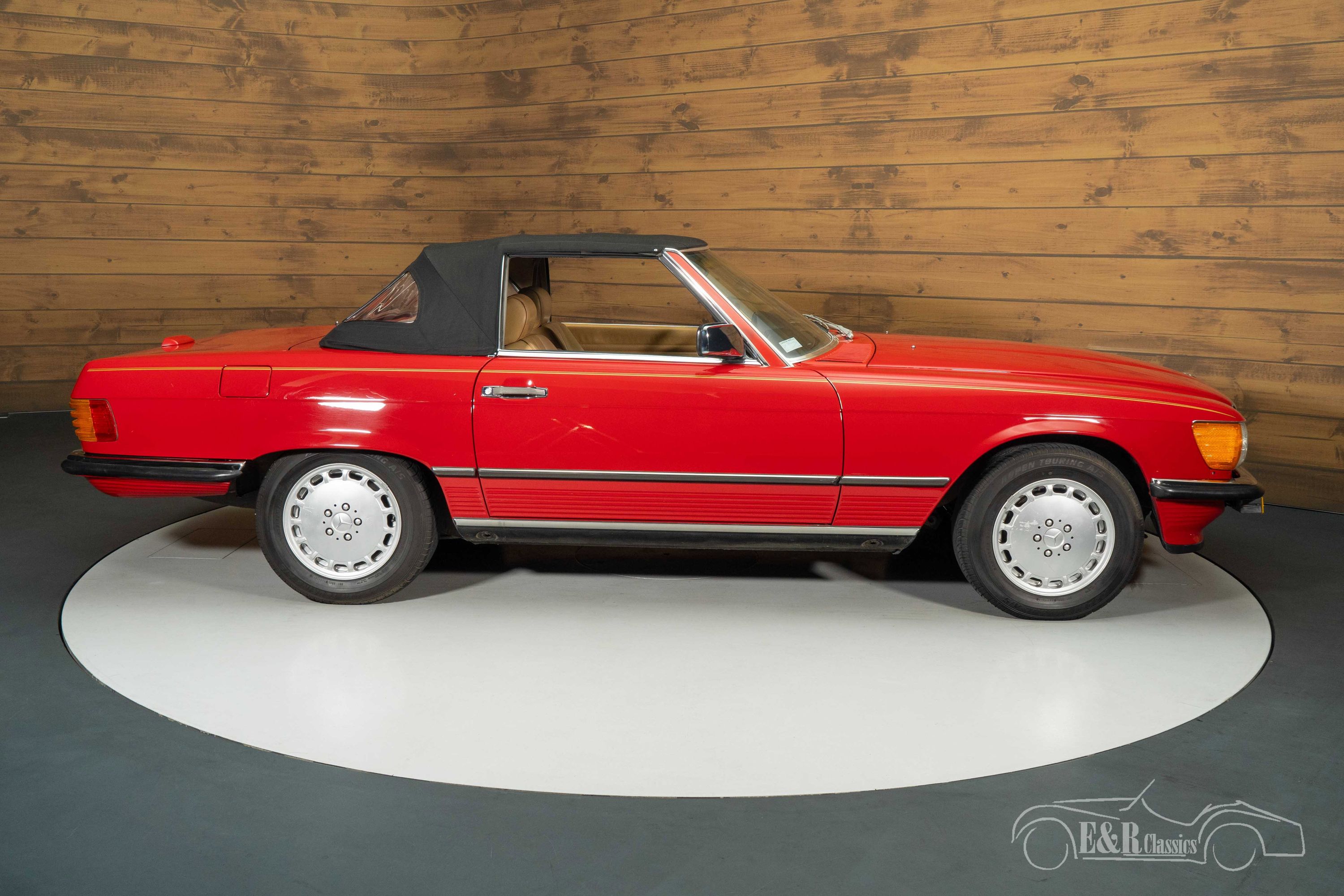 Mercedes-Benz 560 SL 9