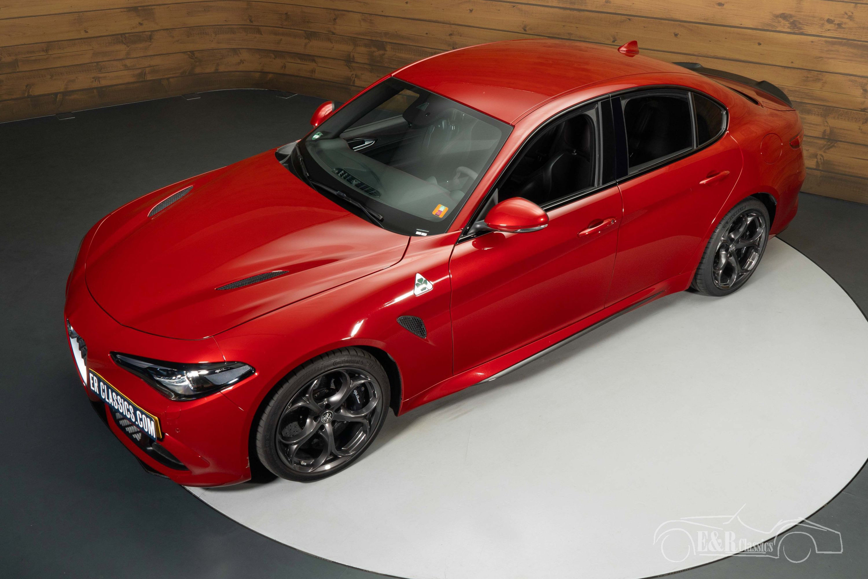 Alfa Romeo Giulia Quadrifoglio 2