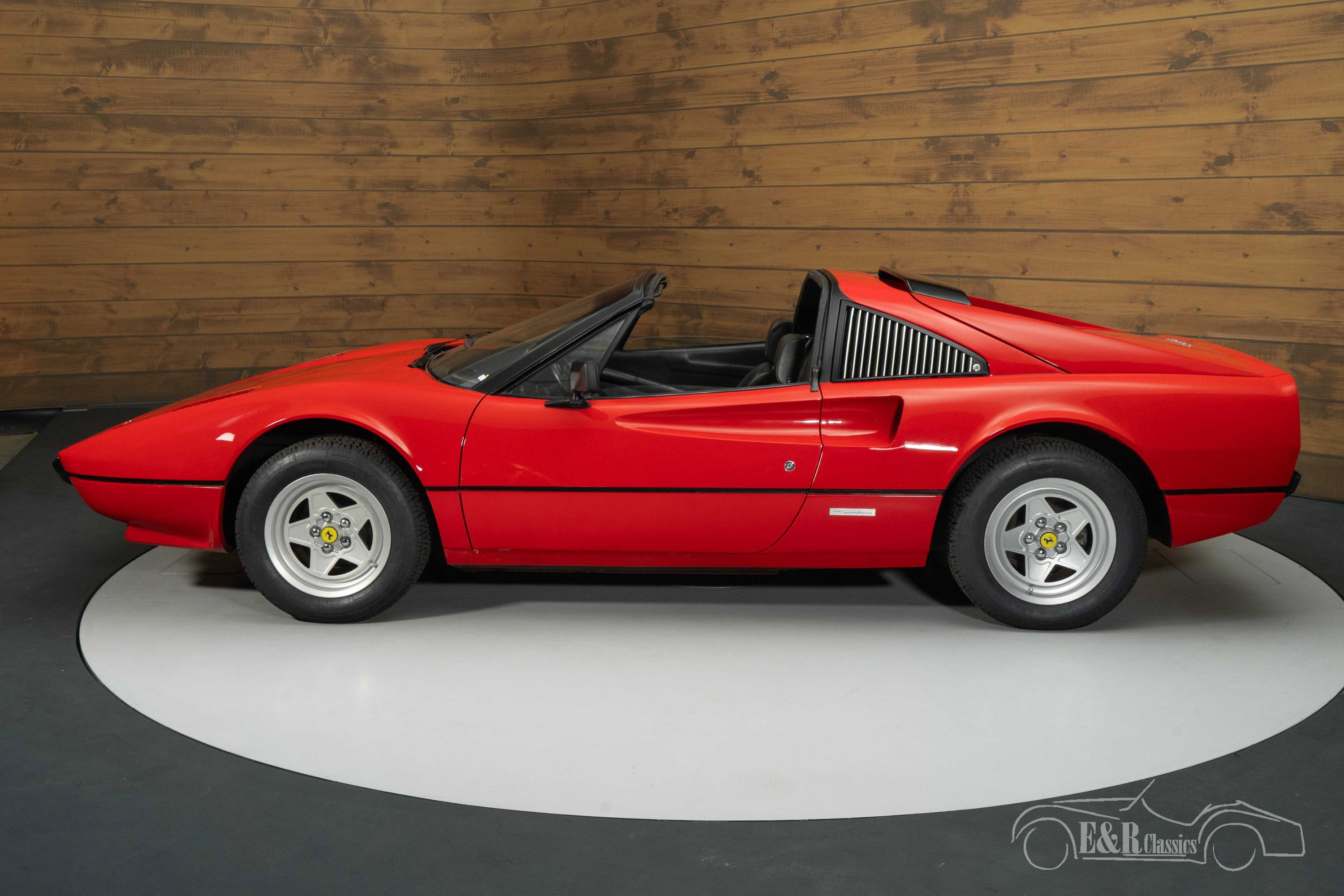 Ferrari 308 GTSi 11