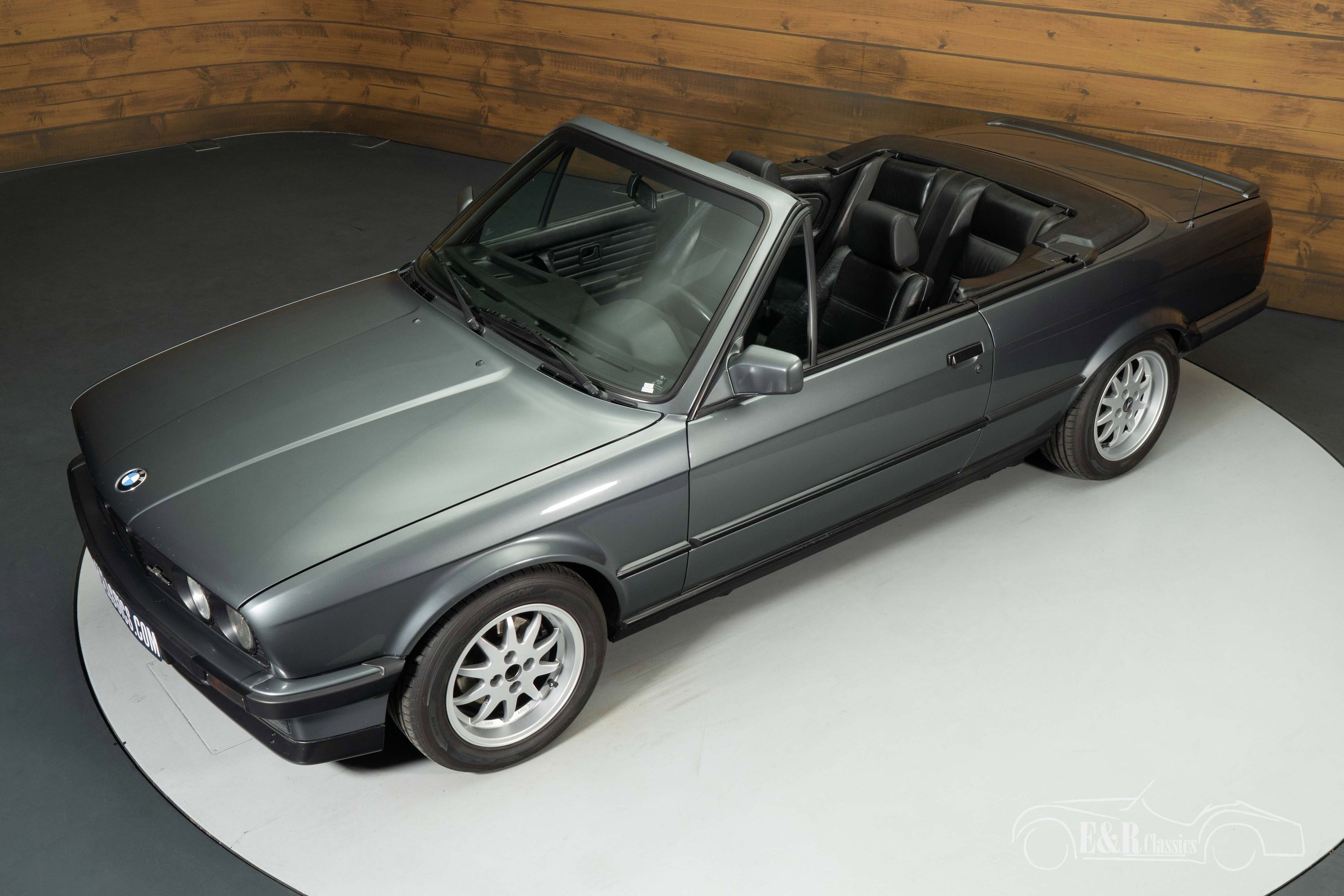 BMW 320i Cabriolet 2
