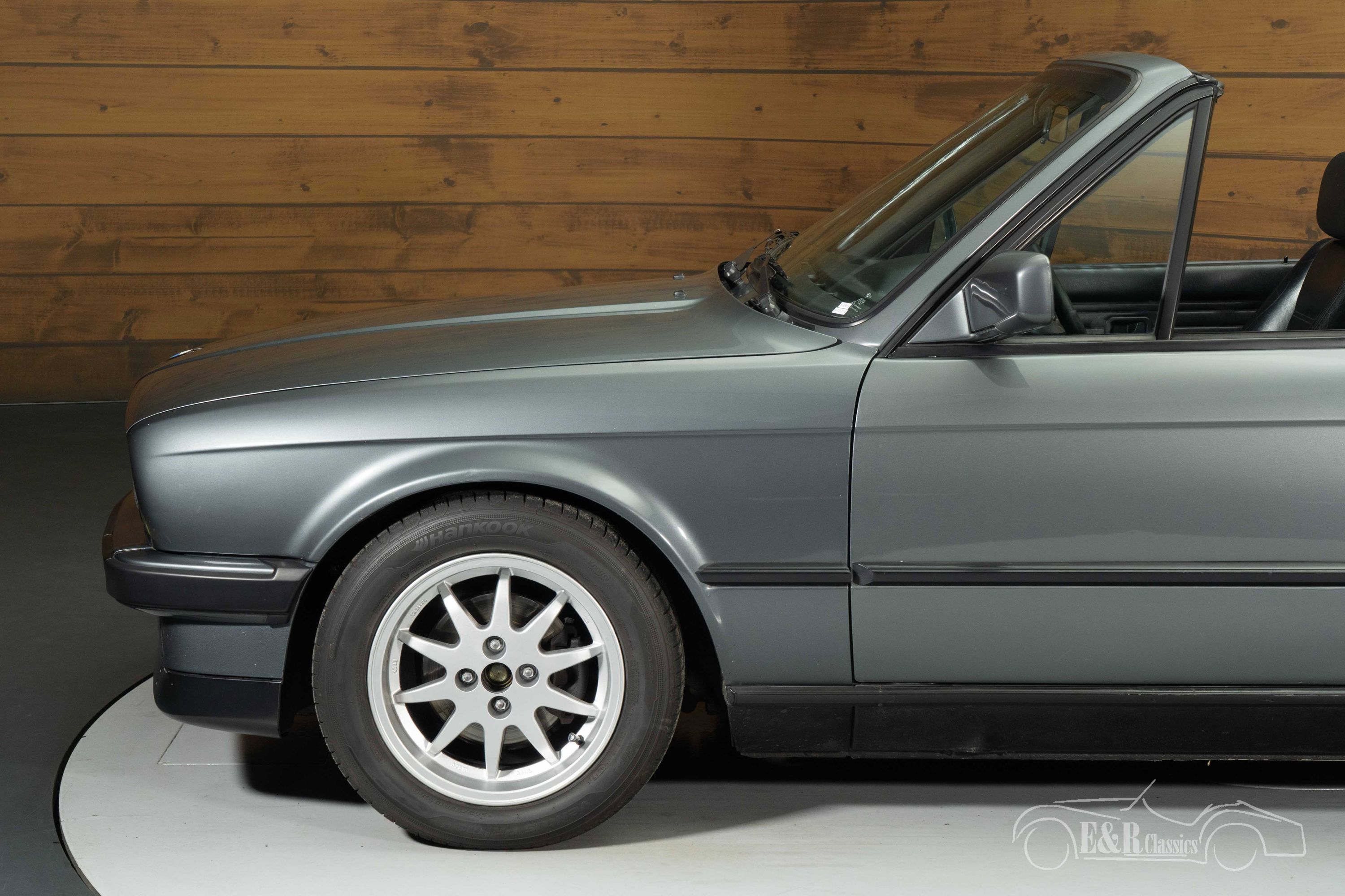 BMW 320i Cabriolet 10