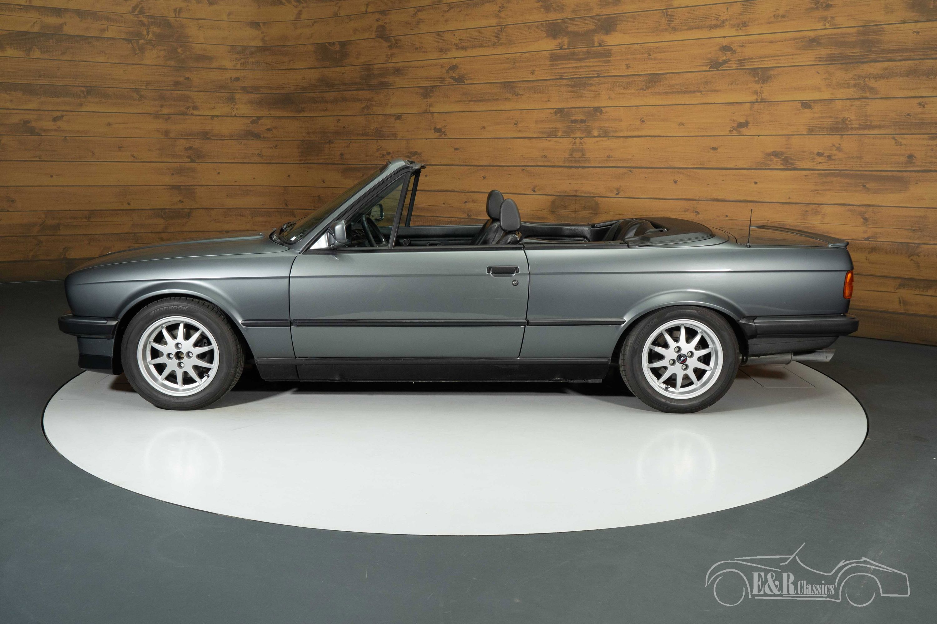 BMW 320i Cabriolet 11