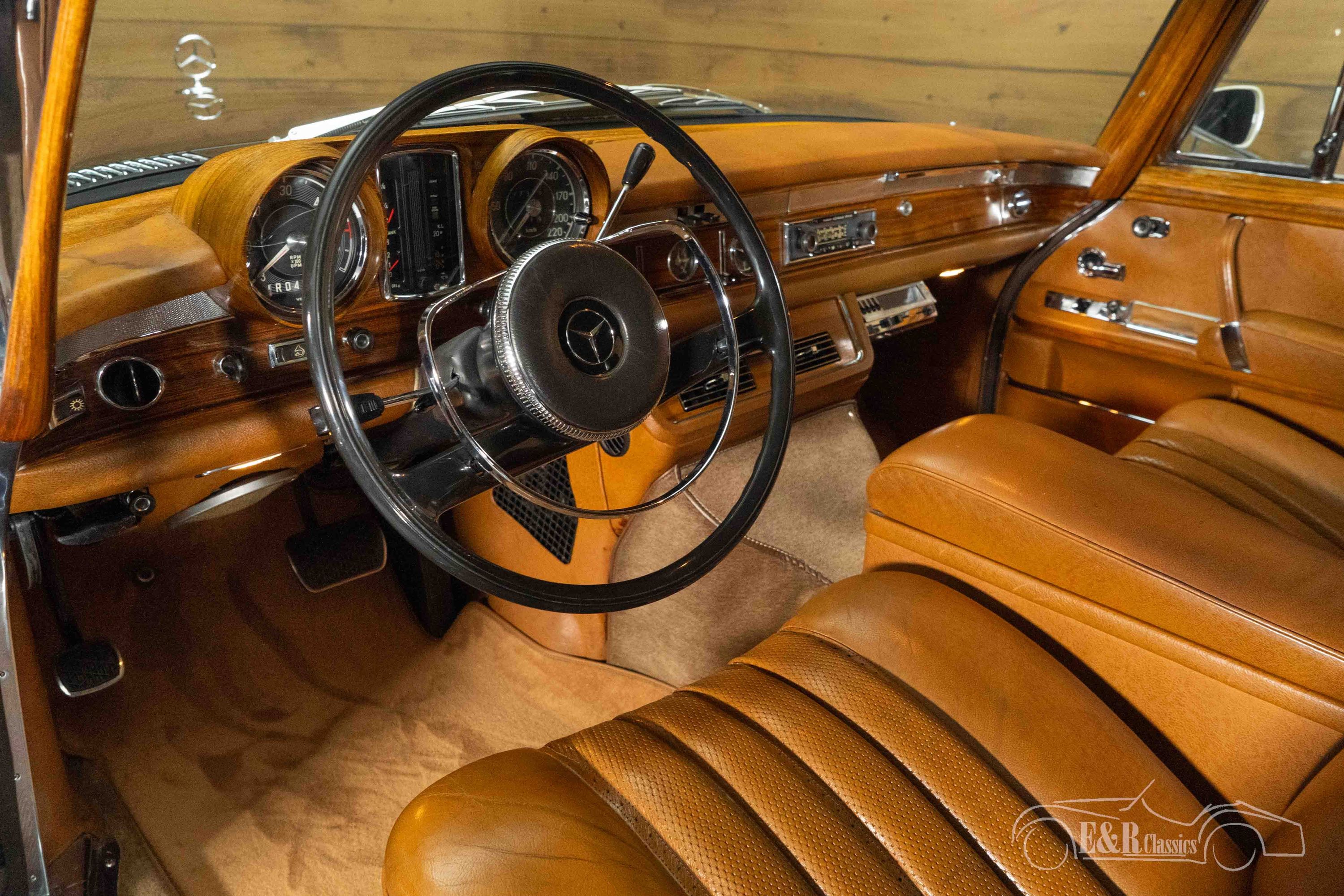 Mercedes-Benz 600 3