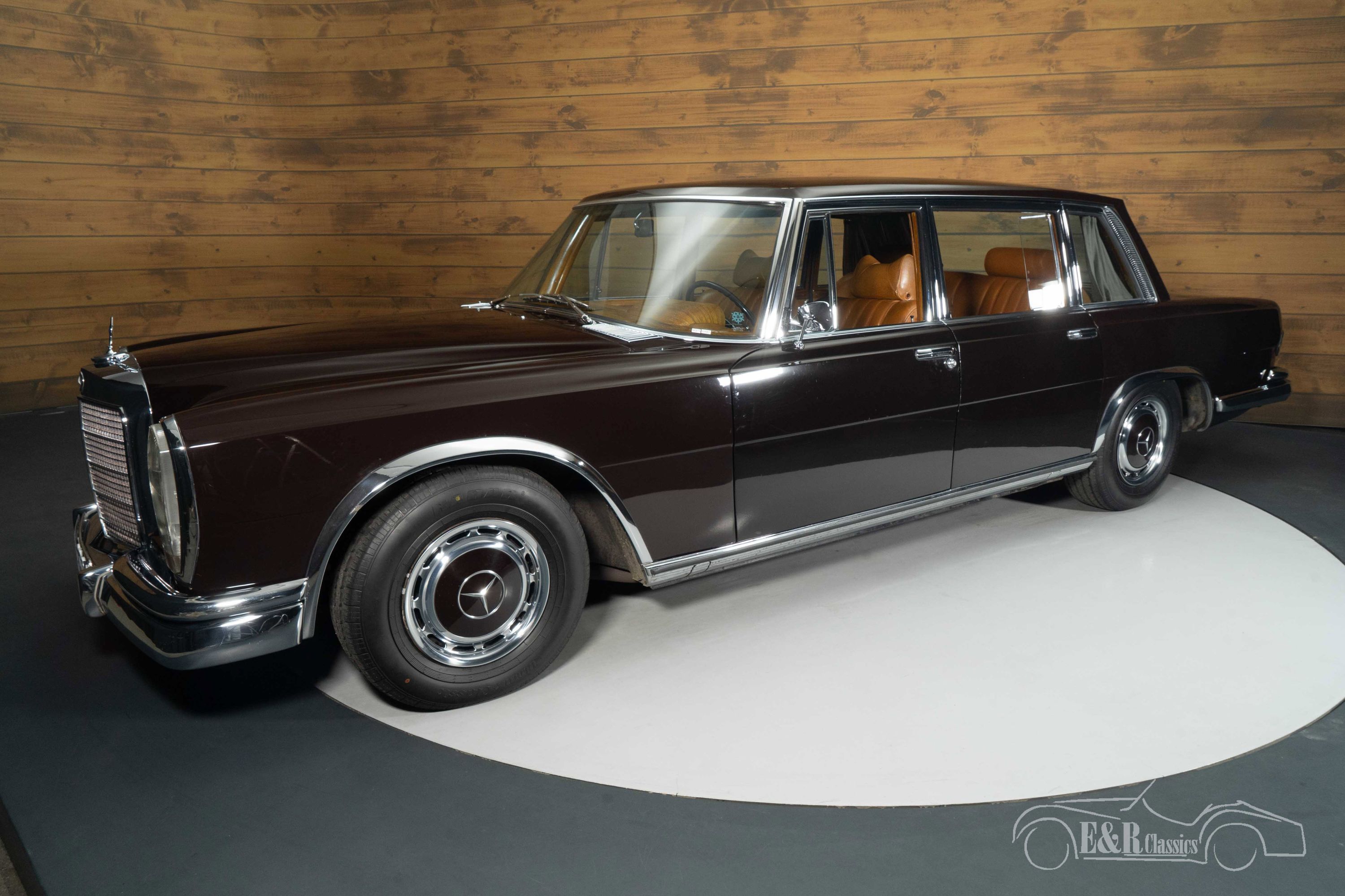 Mercedes-Benz 600 8
