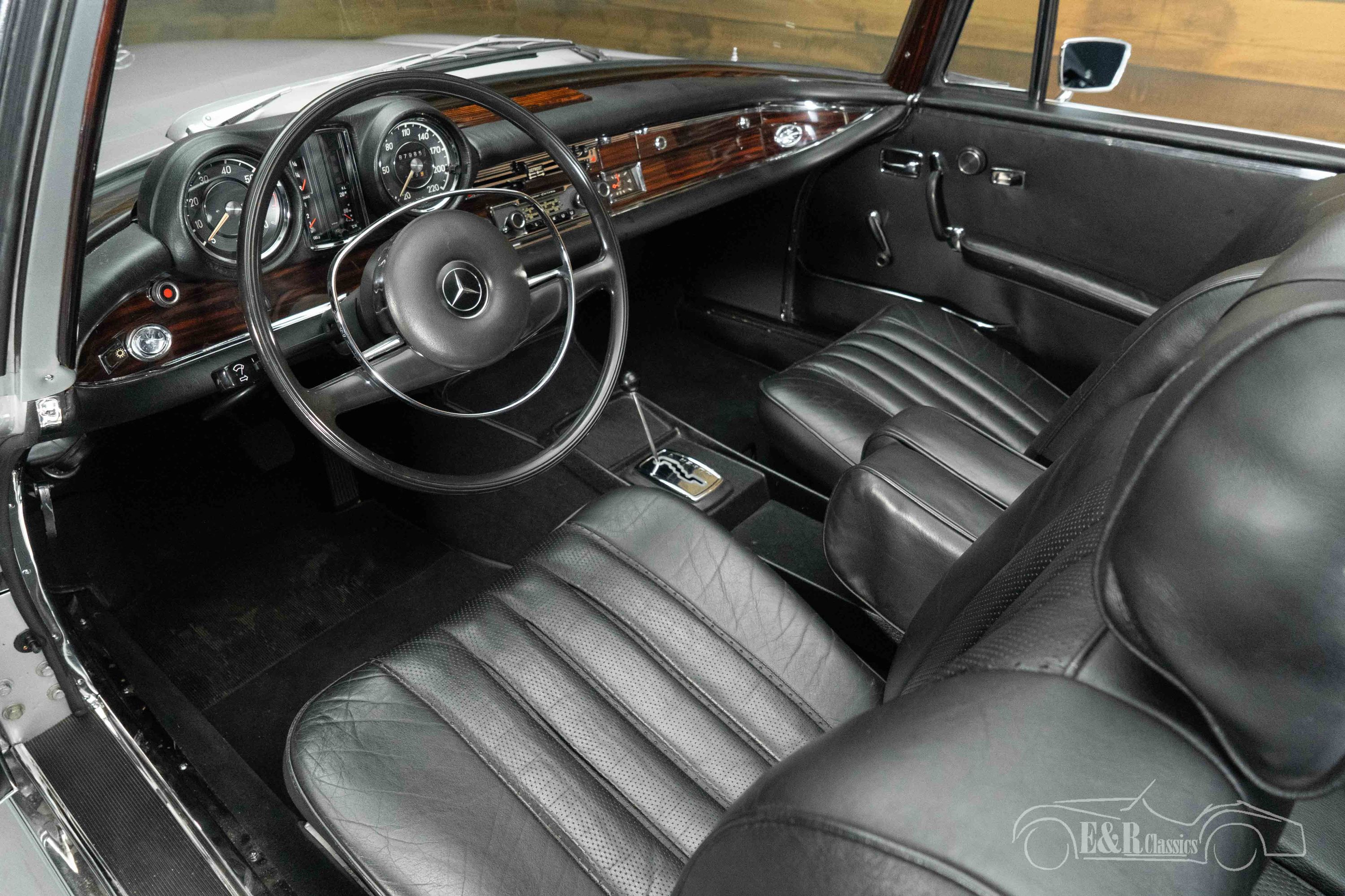 Mercedes-Benz 280 SE Cabriolet 3