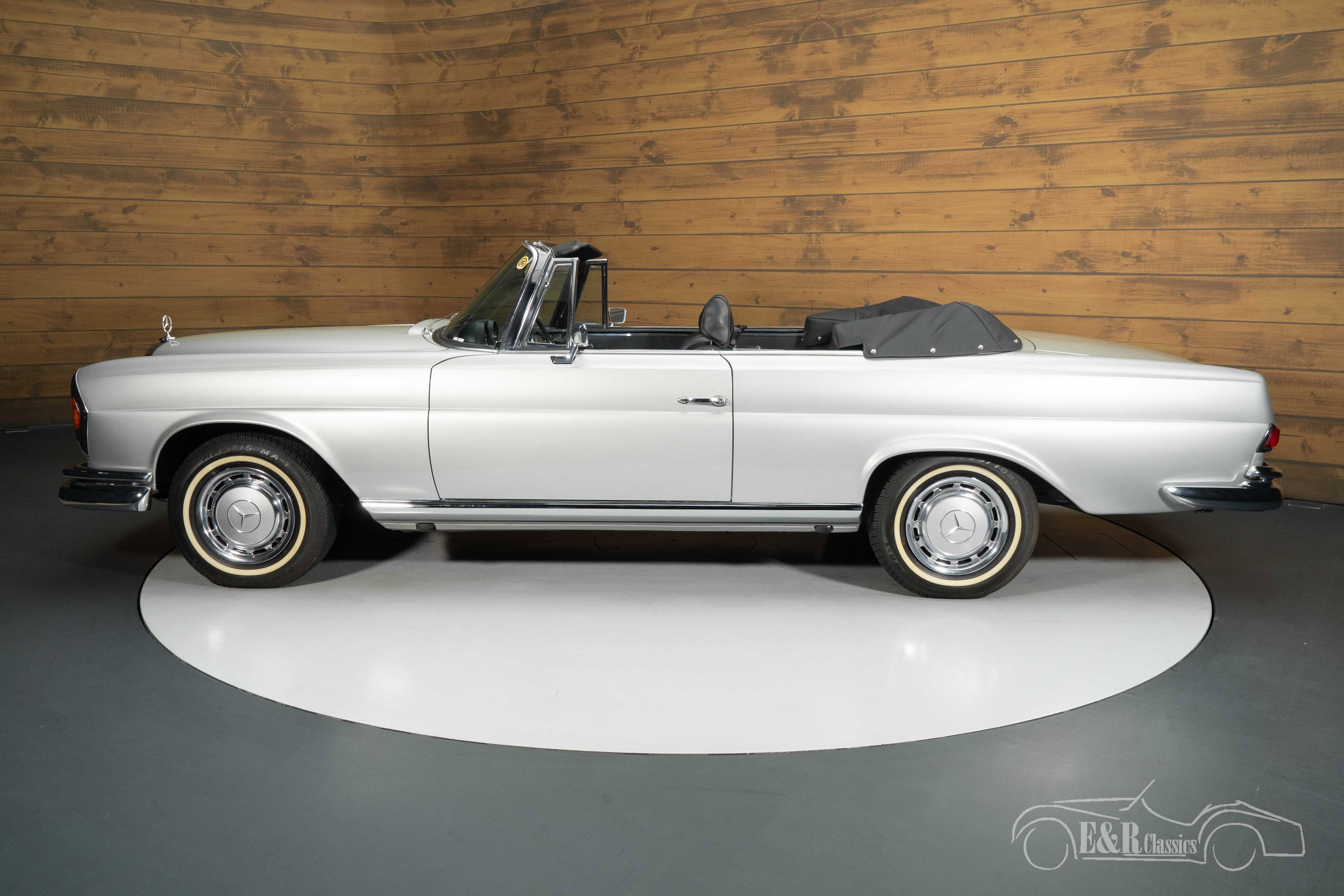 Mercedes-Benz 280 SE Cabriolet 10