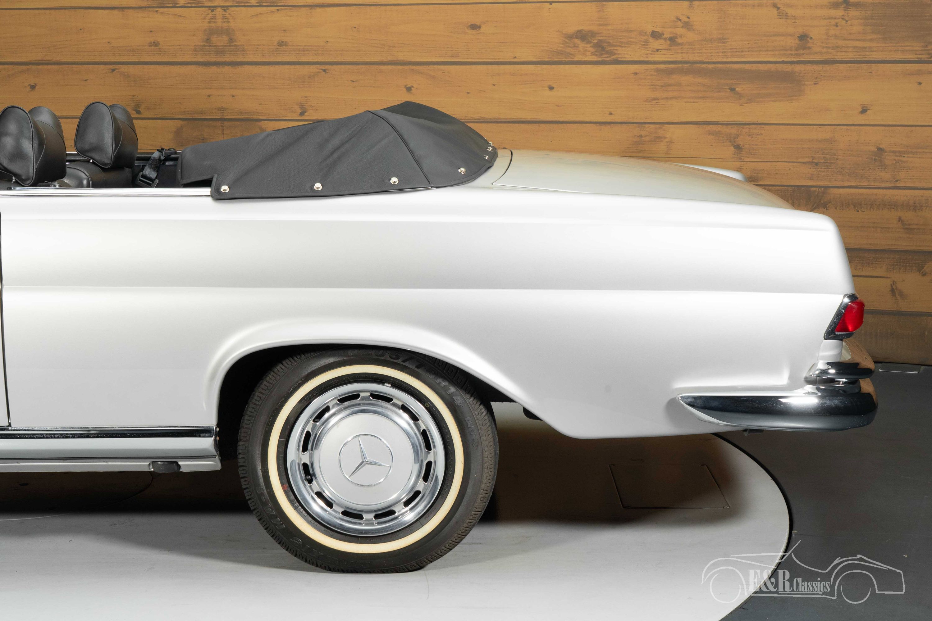 Mercedes-Benz 280 SE Cabriolet 11