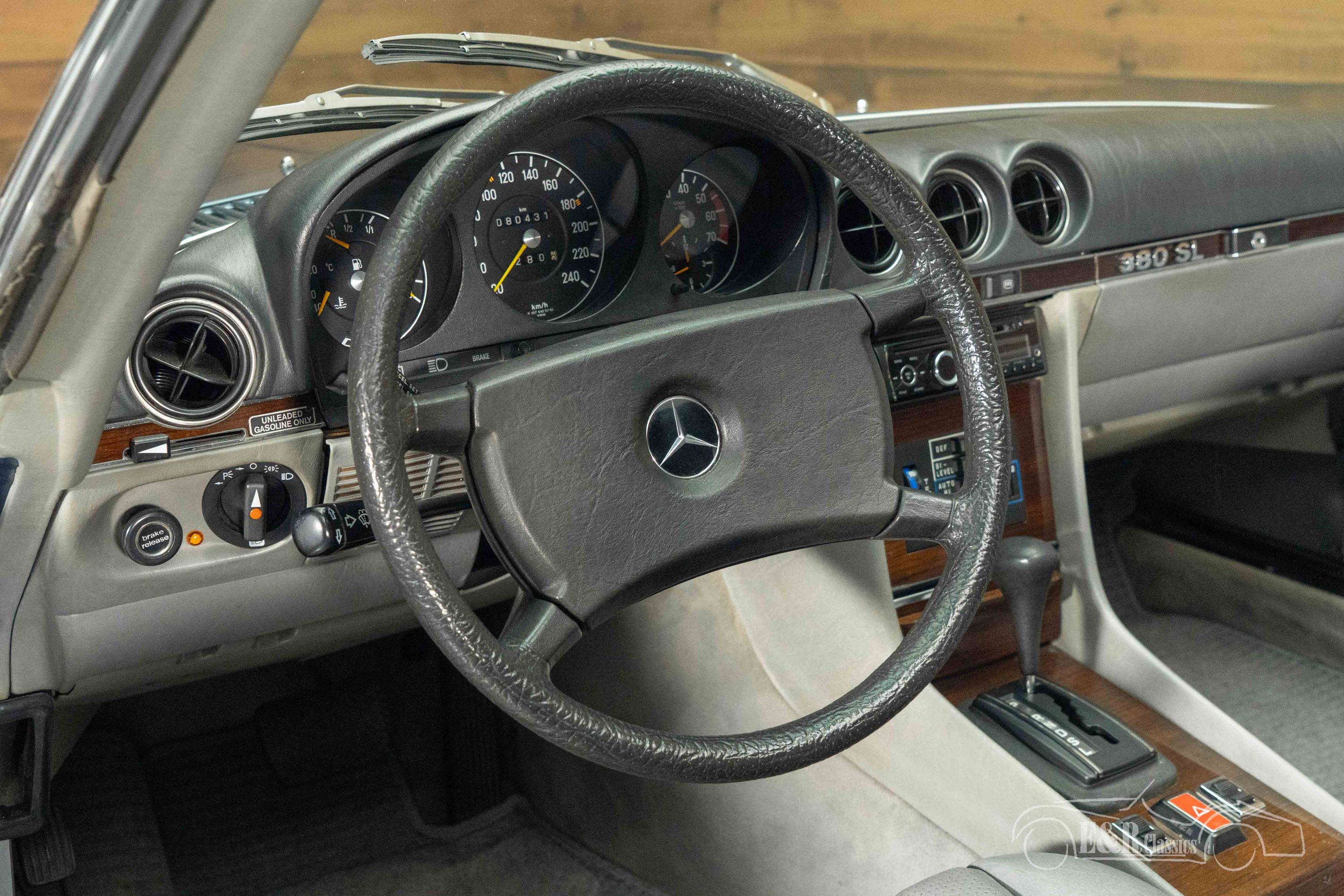 Mercedes-Benz 380 SL 3
