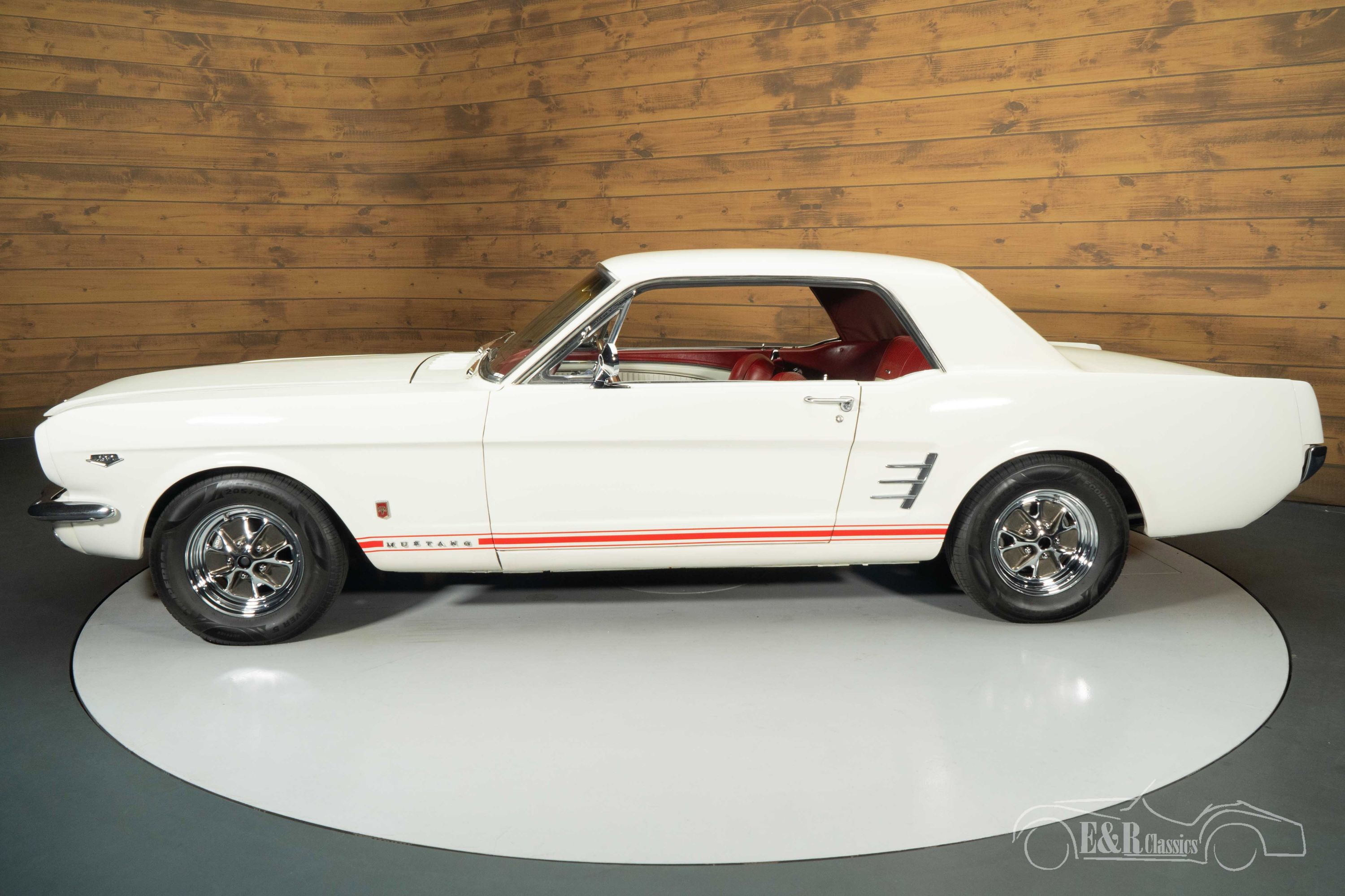 Ford Mustang 11