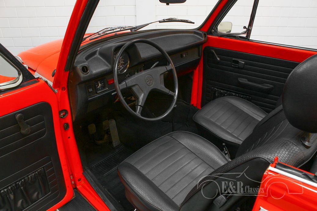 Volkswagen Beetle Cabriolet 2
