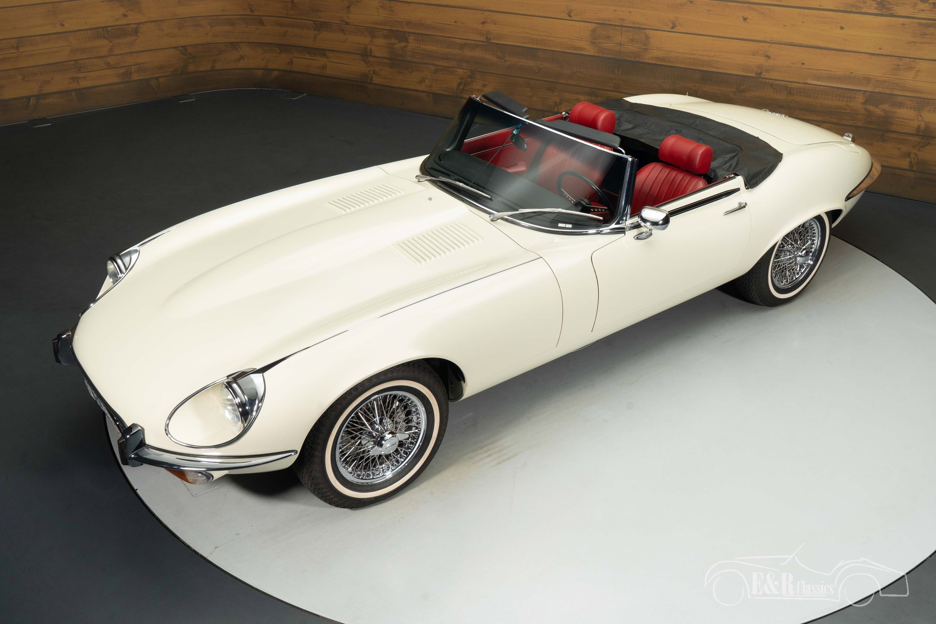 Jaguar E-Type Series 3 Cabriolet 2