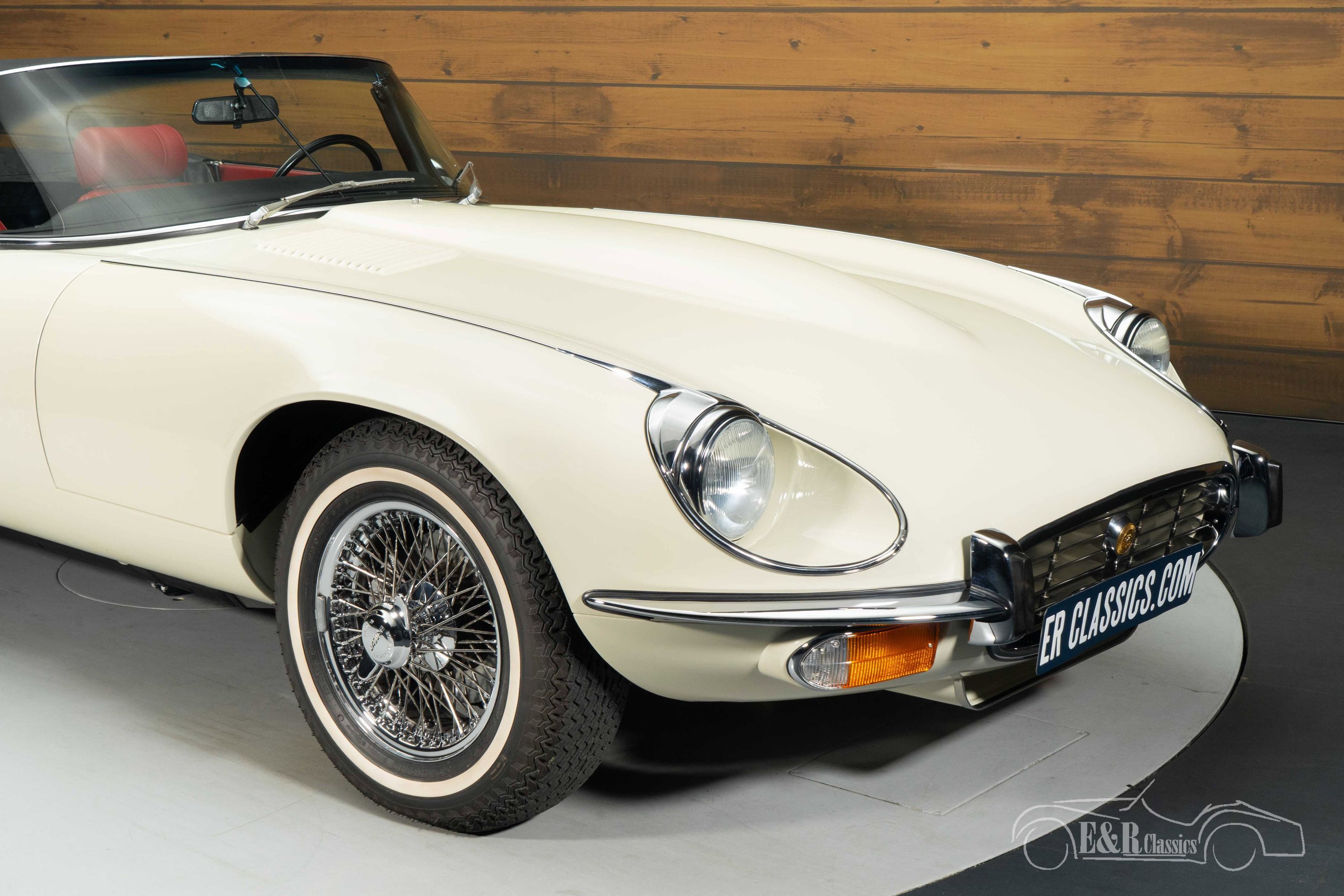 Jaguar E-Type Series 3 Cabriolet 6