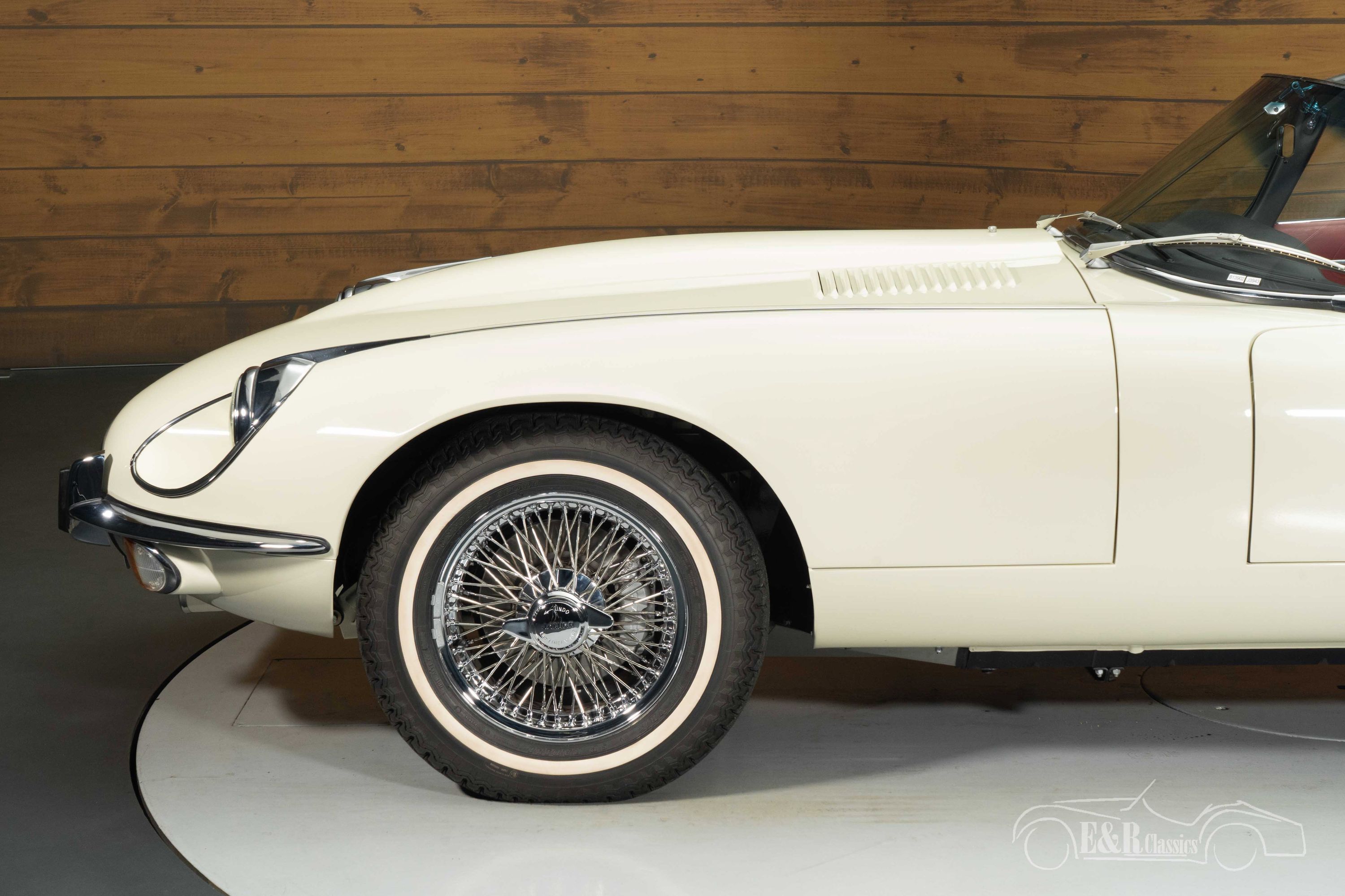 Jaguar E-Type Series 3 Cabriolet 10