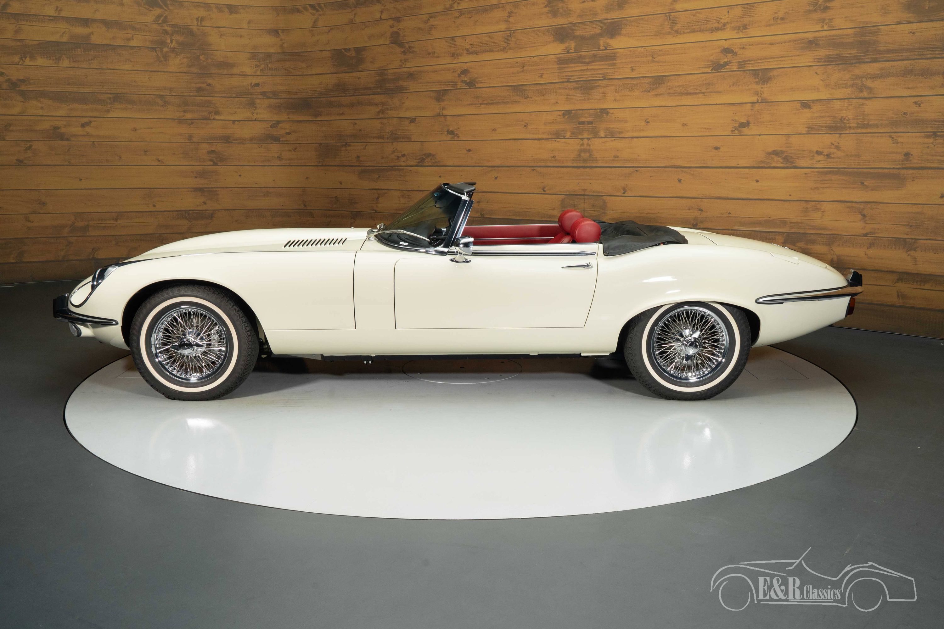 Jaguar E-Type Series 3 Cabriolet 11