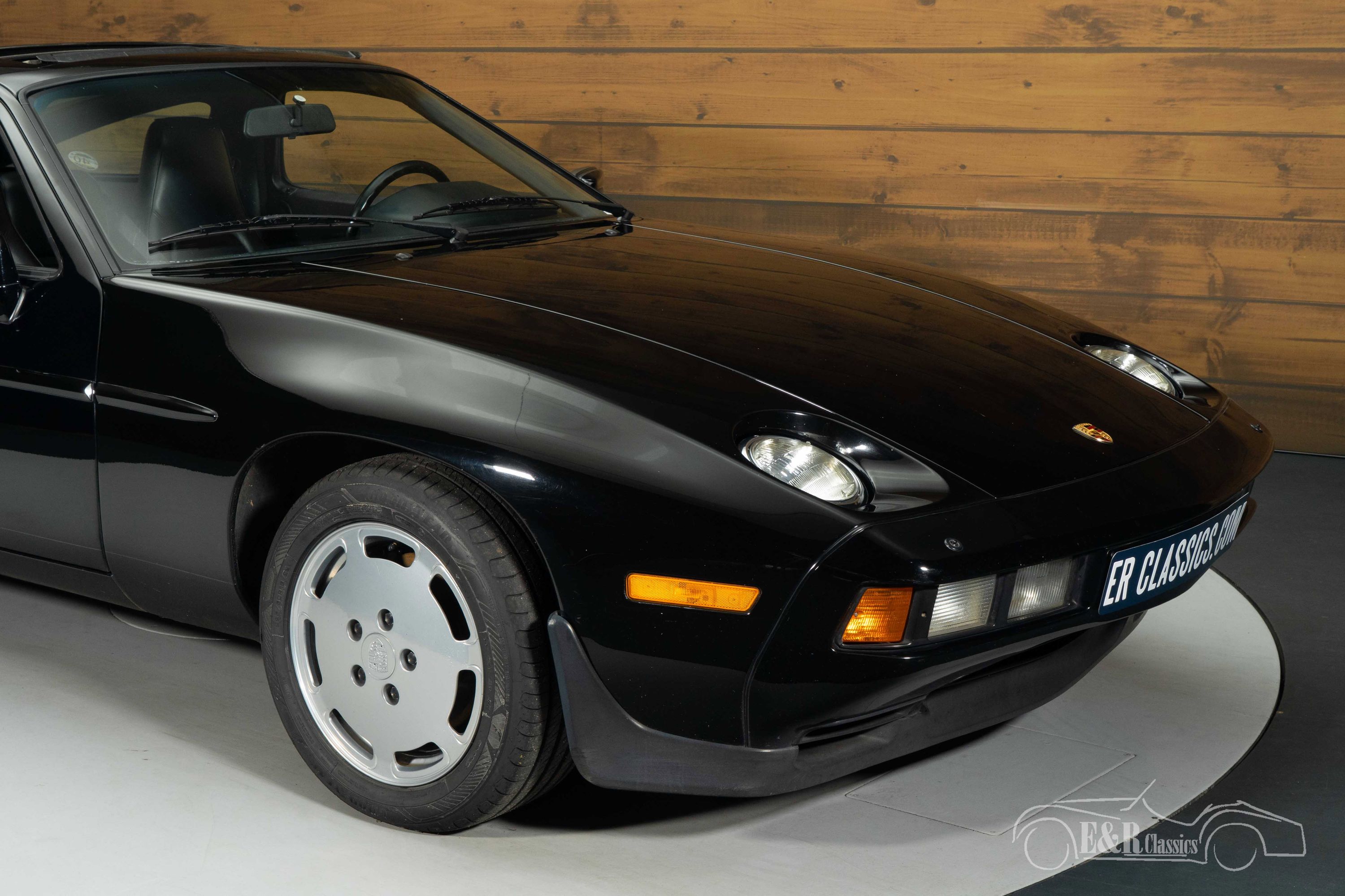 Porsche 928 S 6