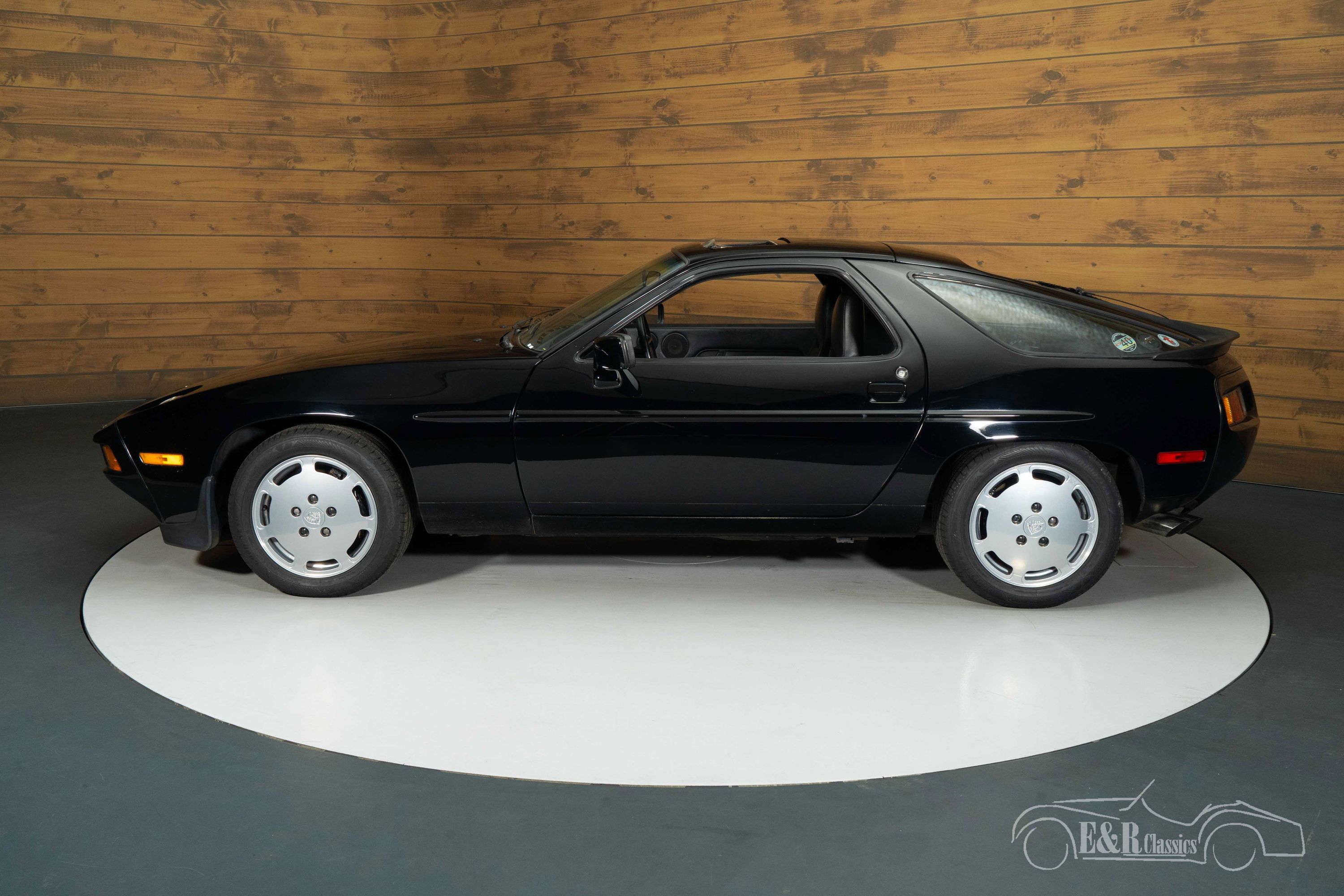 Porsche 928 S 11