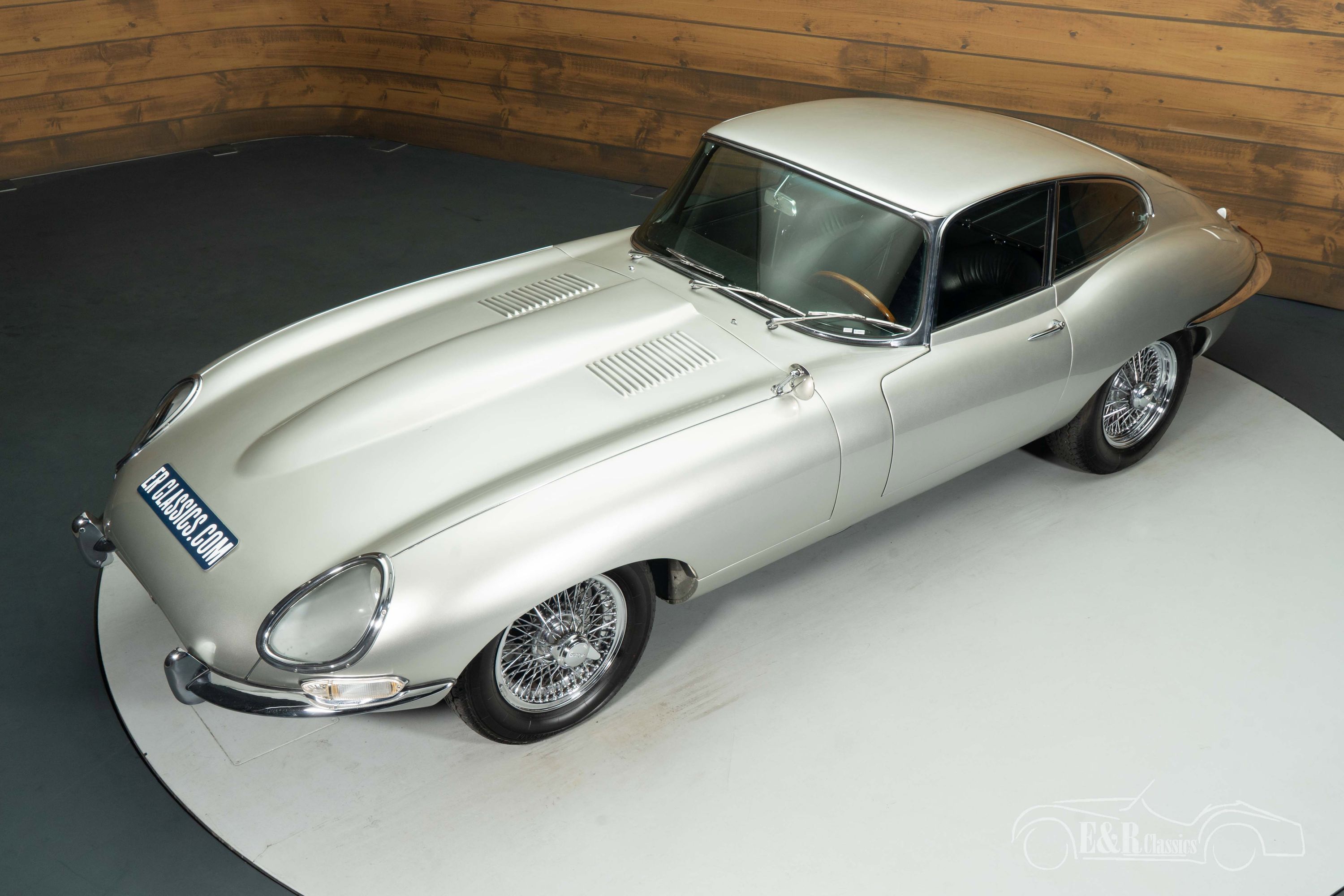 Jaguar E-type series 1 Coupe 2