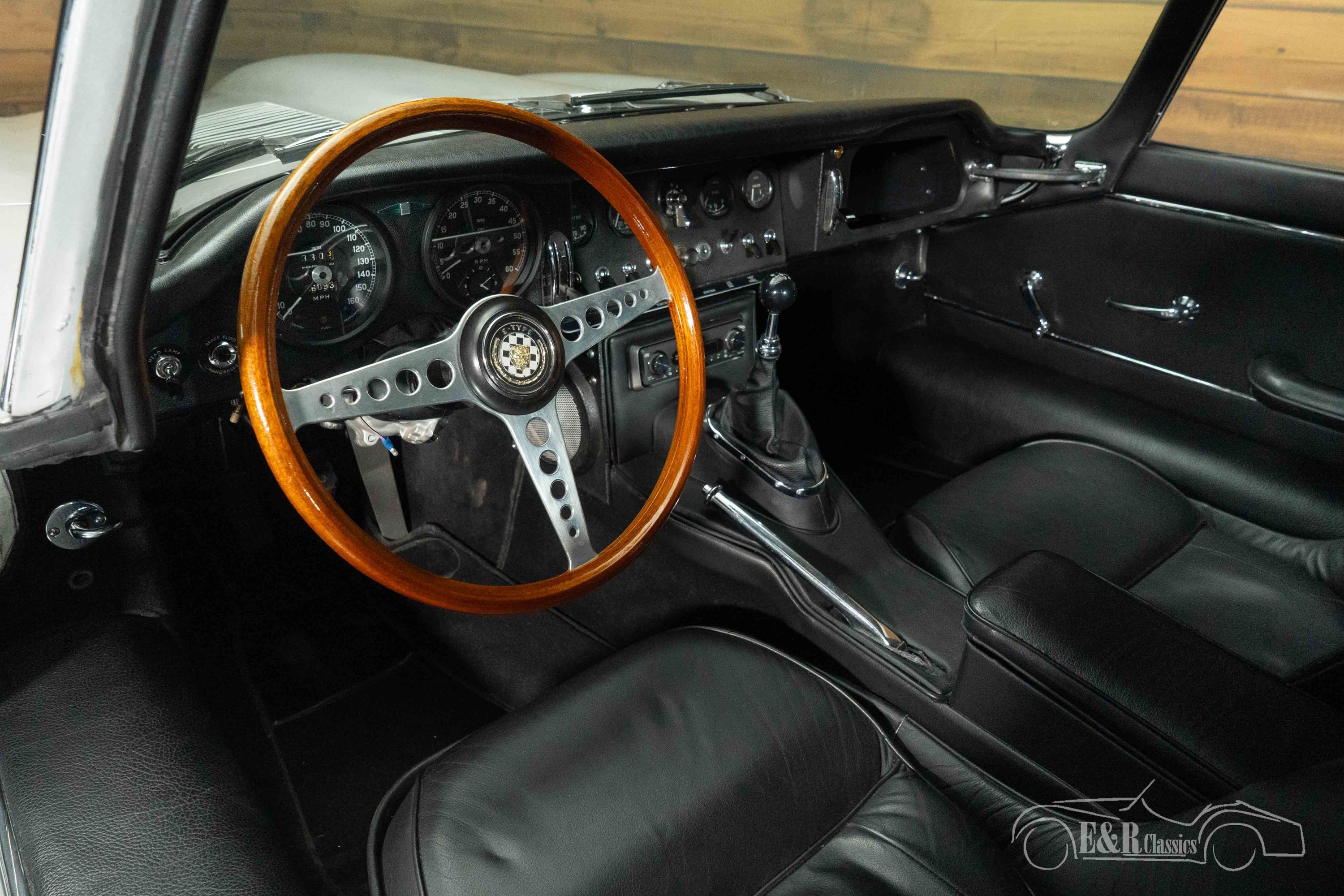 Jaguar E-type series 1 Coupe 3
