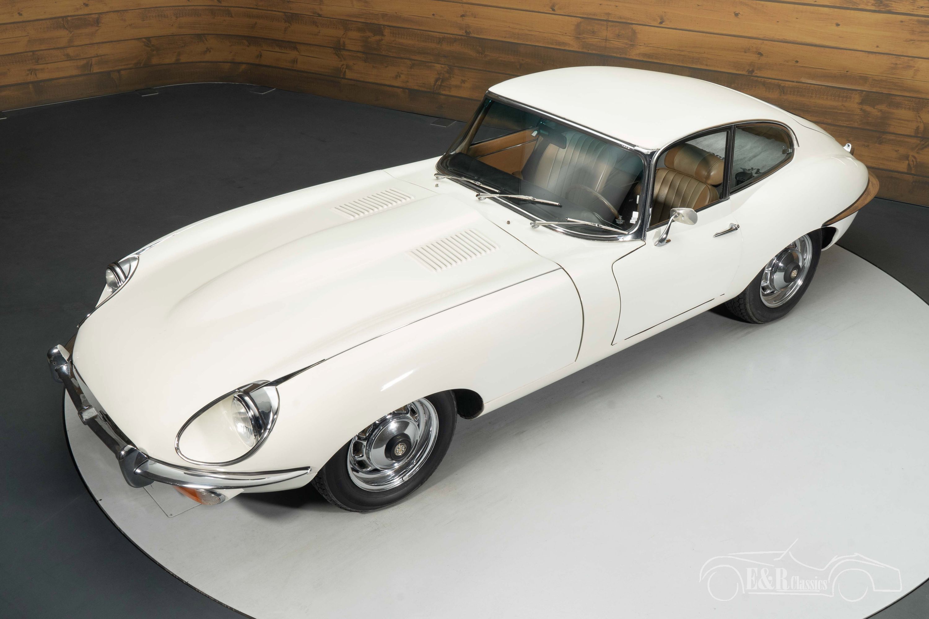 Jaguar E-Type Series 2 Coupe 2