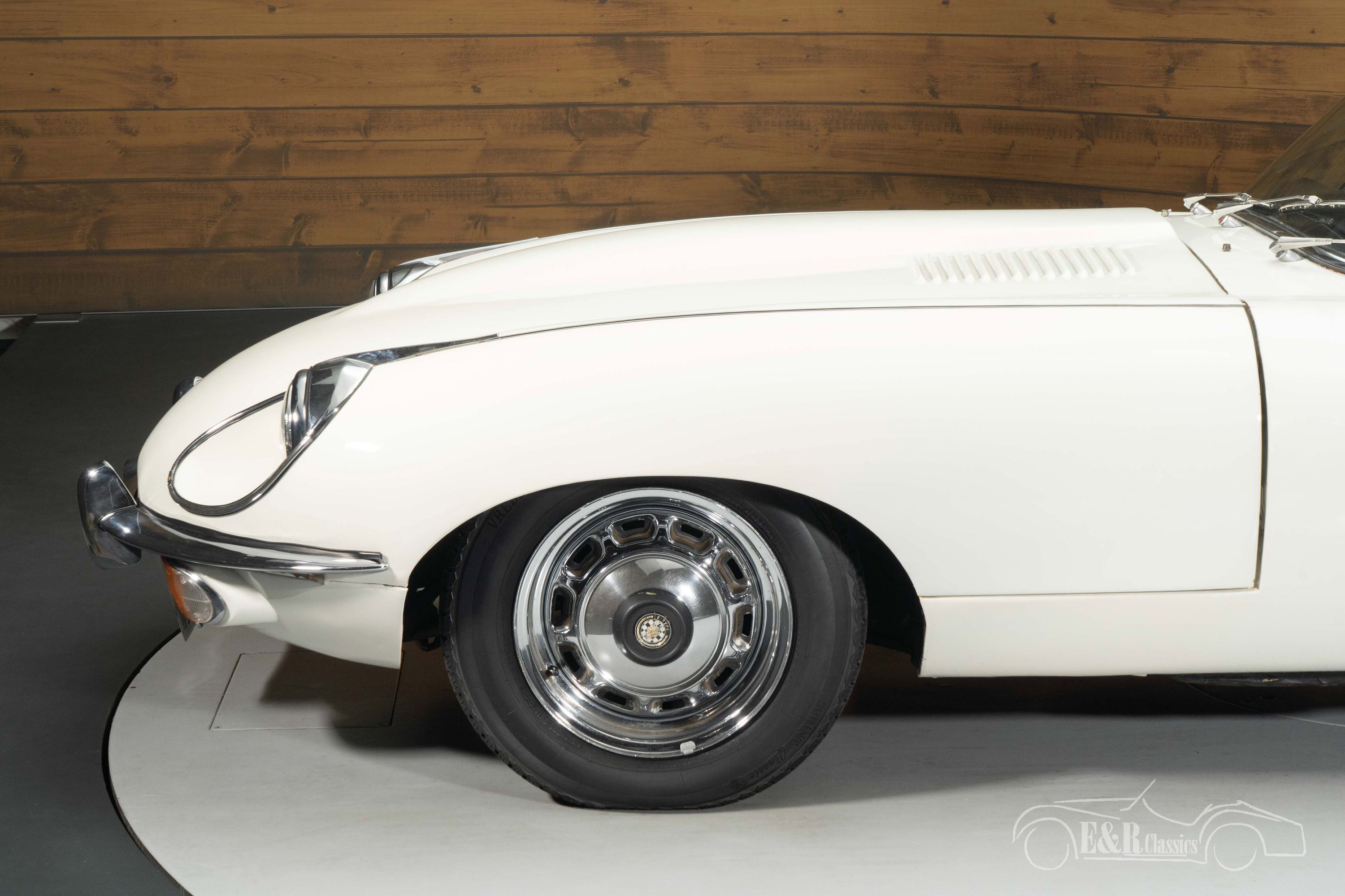 Jaguar E-Type Series 2 Coupe 10