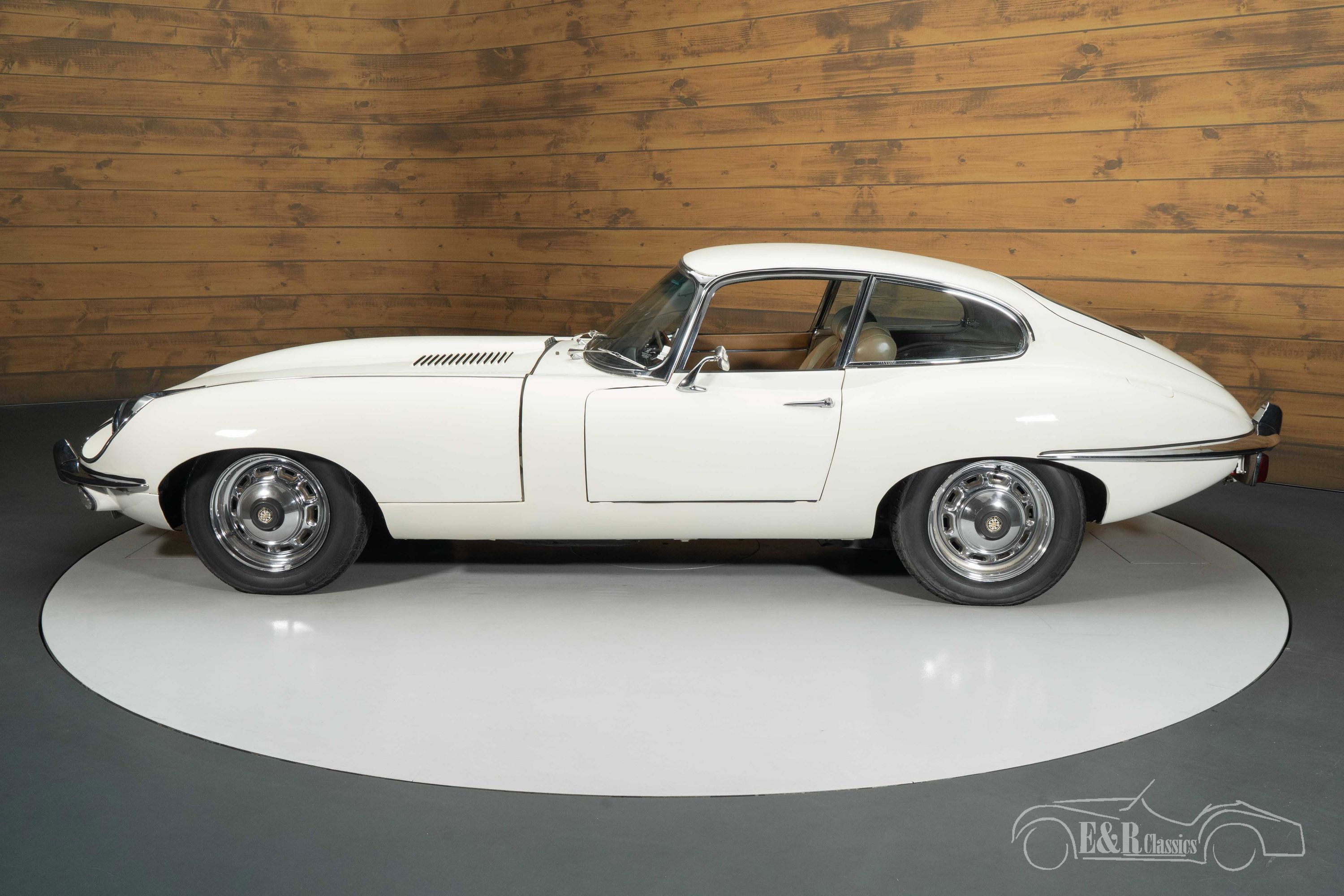 Jaguar E-Type Series 2 Coupe 11
