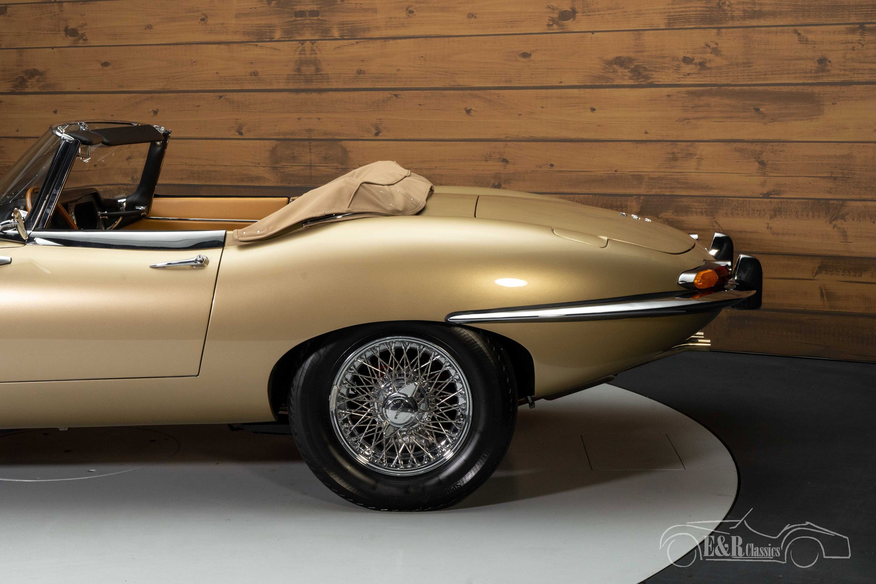 Jaguar E-Type Series 1 Cabriolet 11