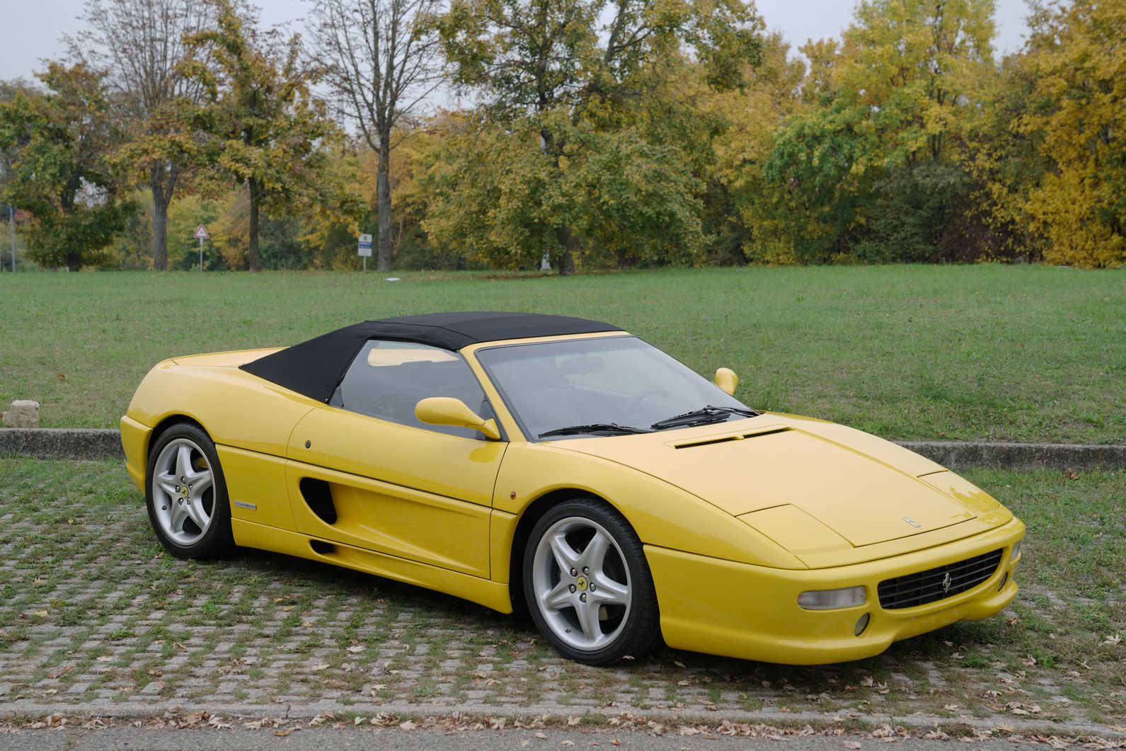 Ferrari F355 Spider 2
