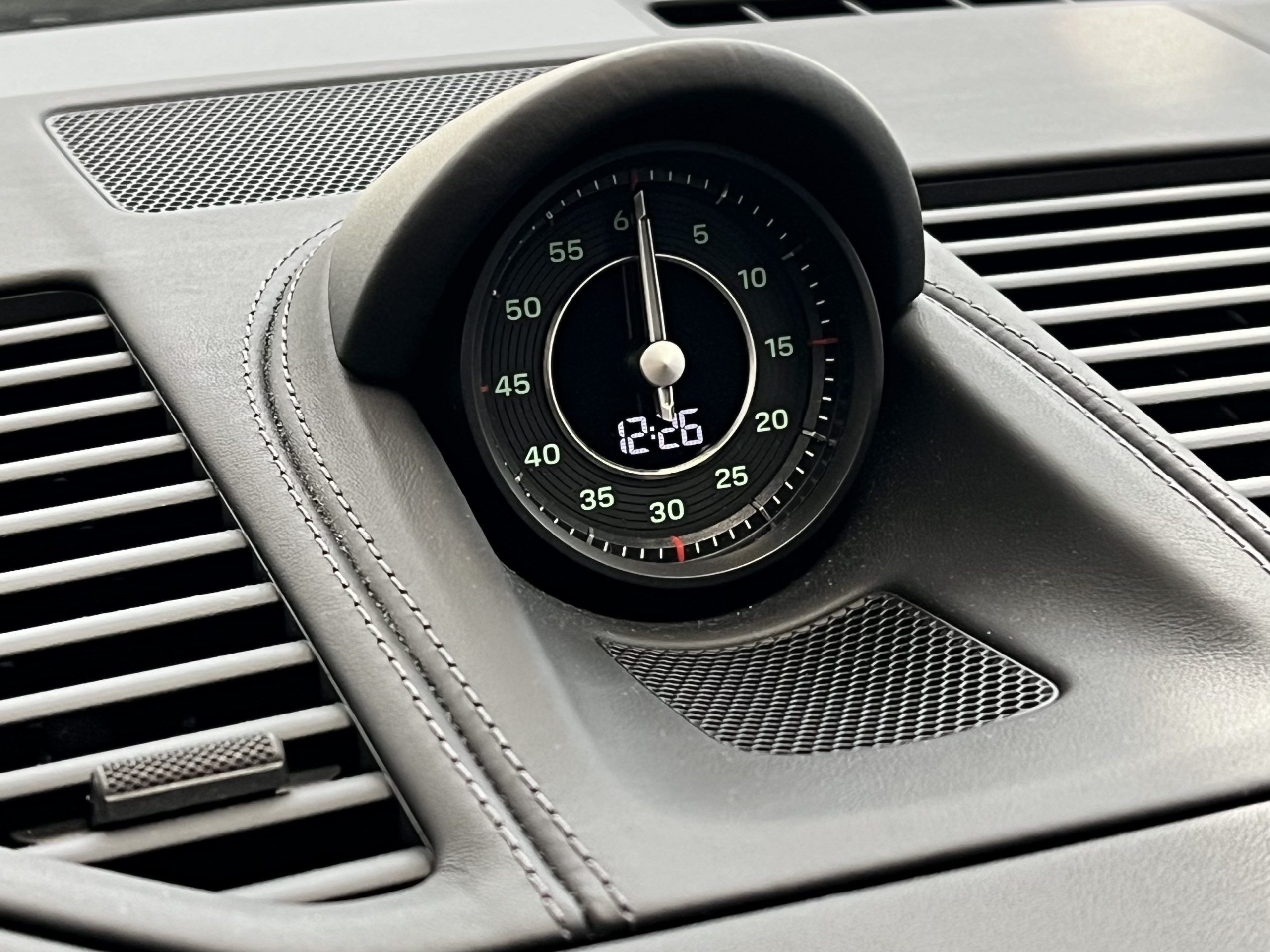 Porsche 911 Carrera S 10
