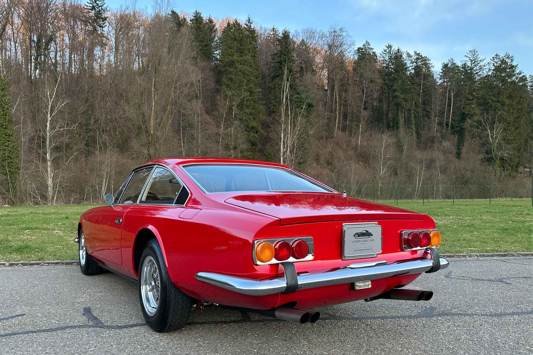 Ferrari 365 GT 2+2 10