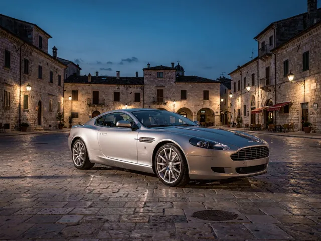 Aston Martin DB9 2011