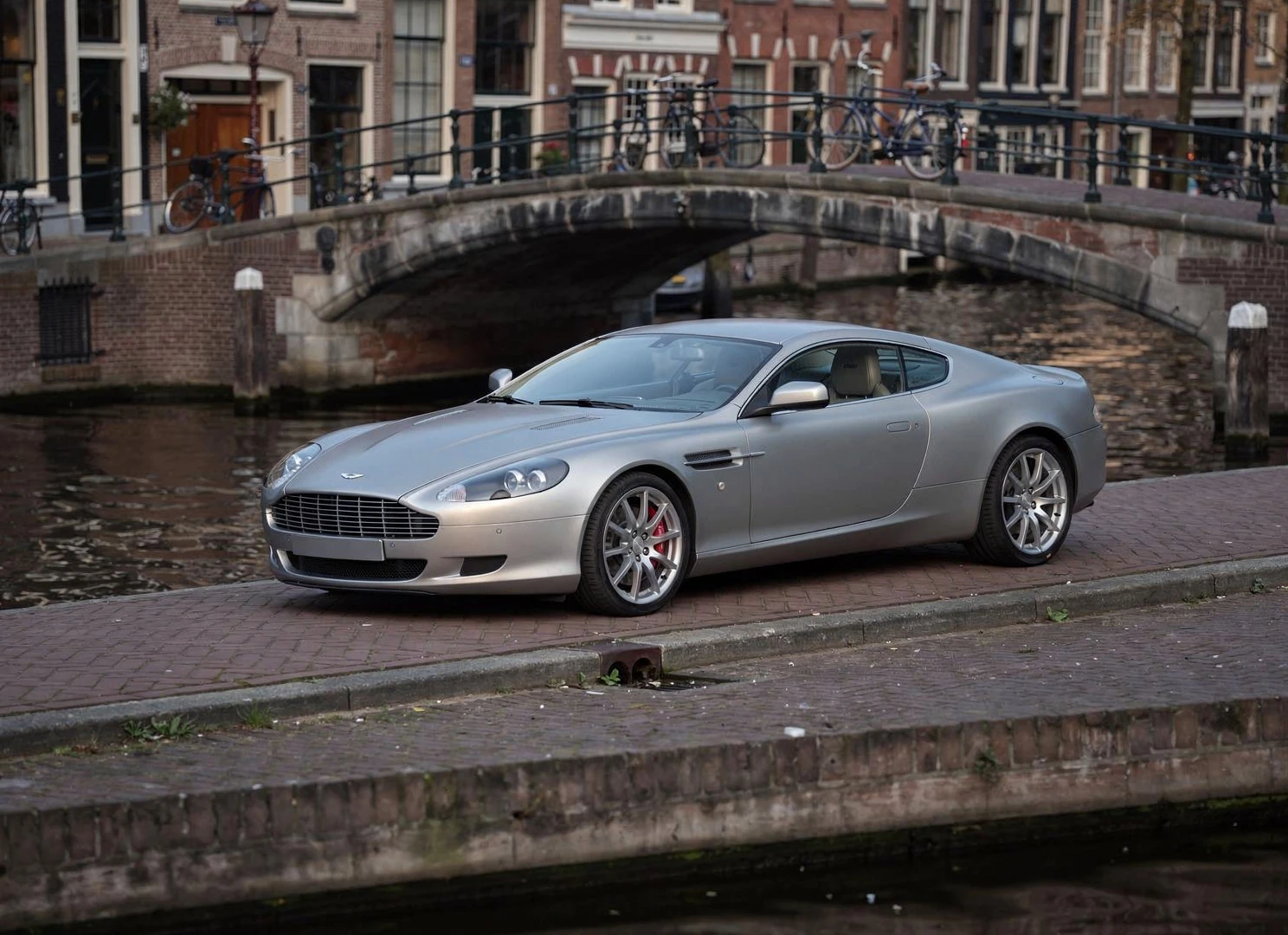 Aston Martin DB9