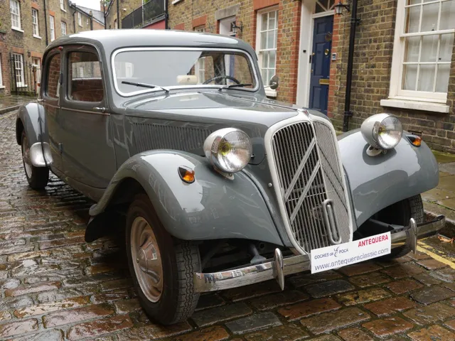 CITROËN 11 B TRACTION AVANT - 1954