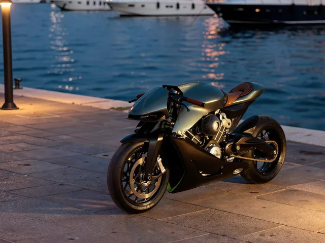 Aston Martin Bike Brough Superior 2022