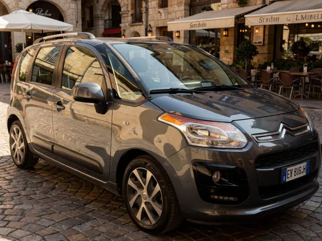 MERAVIGLIOSA CITROËN C3 PICASSO ADATTA A NEOPATENTATI