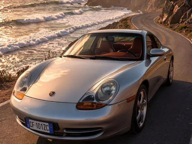 ESEMPLARE UNICO DI PORSCHE 996, IMMATRICOLATO NEL 1998 ISCRITTA ASI CON CRS A LIBRETTO.