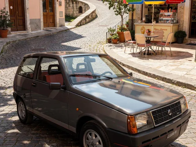 INCREDIBILE ED UNICA AUTOBIANCHI Y10 TURBO IN CONDIZIONI PARI AL NUOVO, CON SOLI 63.000 KM.