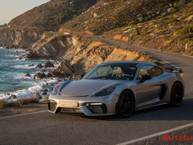 PORSCHE 718 CAYMAN GT4 CLUBSPORT
