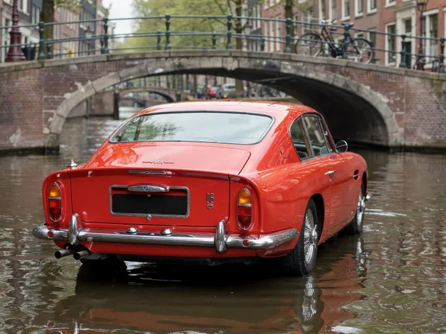 Aston Martin DB6 Saloon 1966