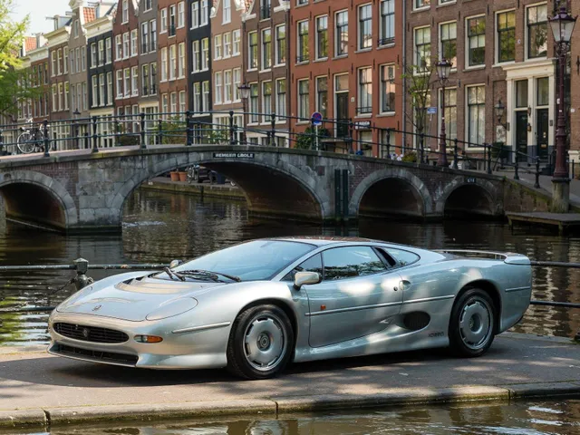 Jaguar XJ220 1993