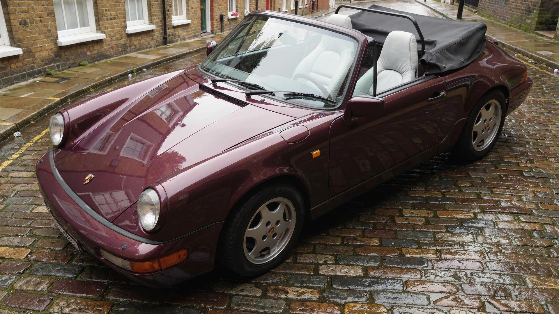 Porsche 911 Carrera 4 Cabriolet